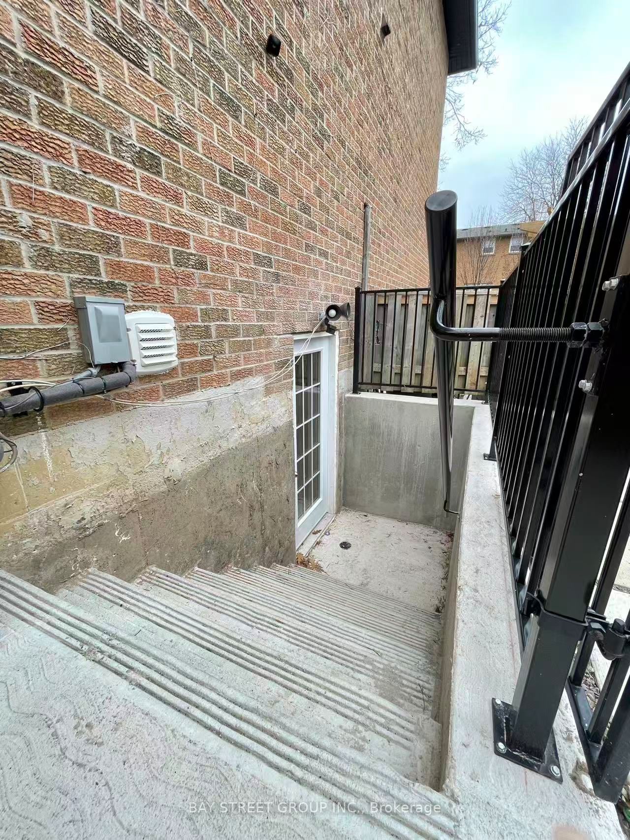 2100 Dunvegan Avenue Property Photo 3