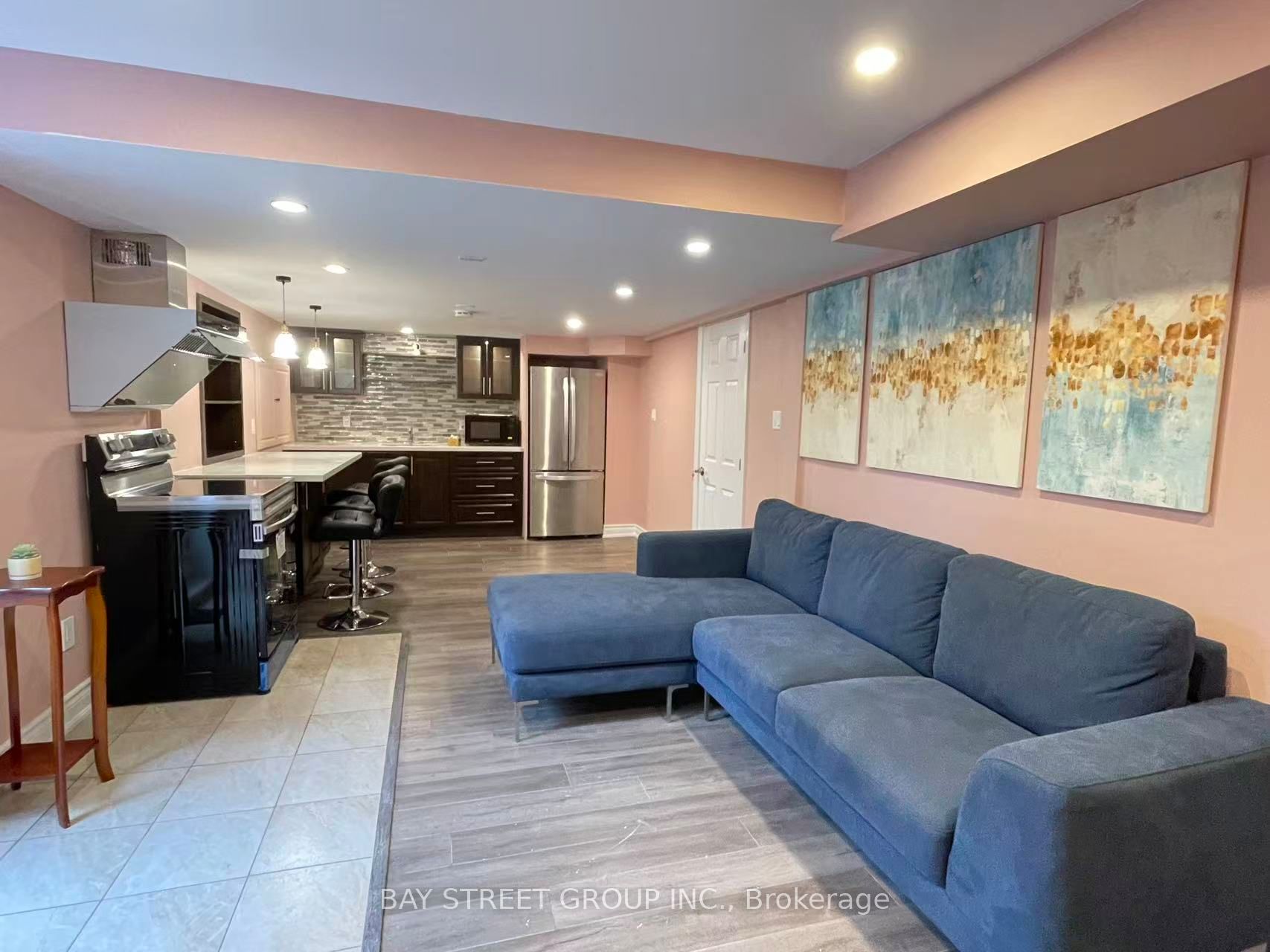 2100 Dunvegan Avenue Property Photo 4