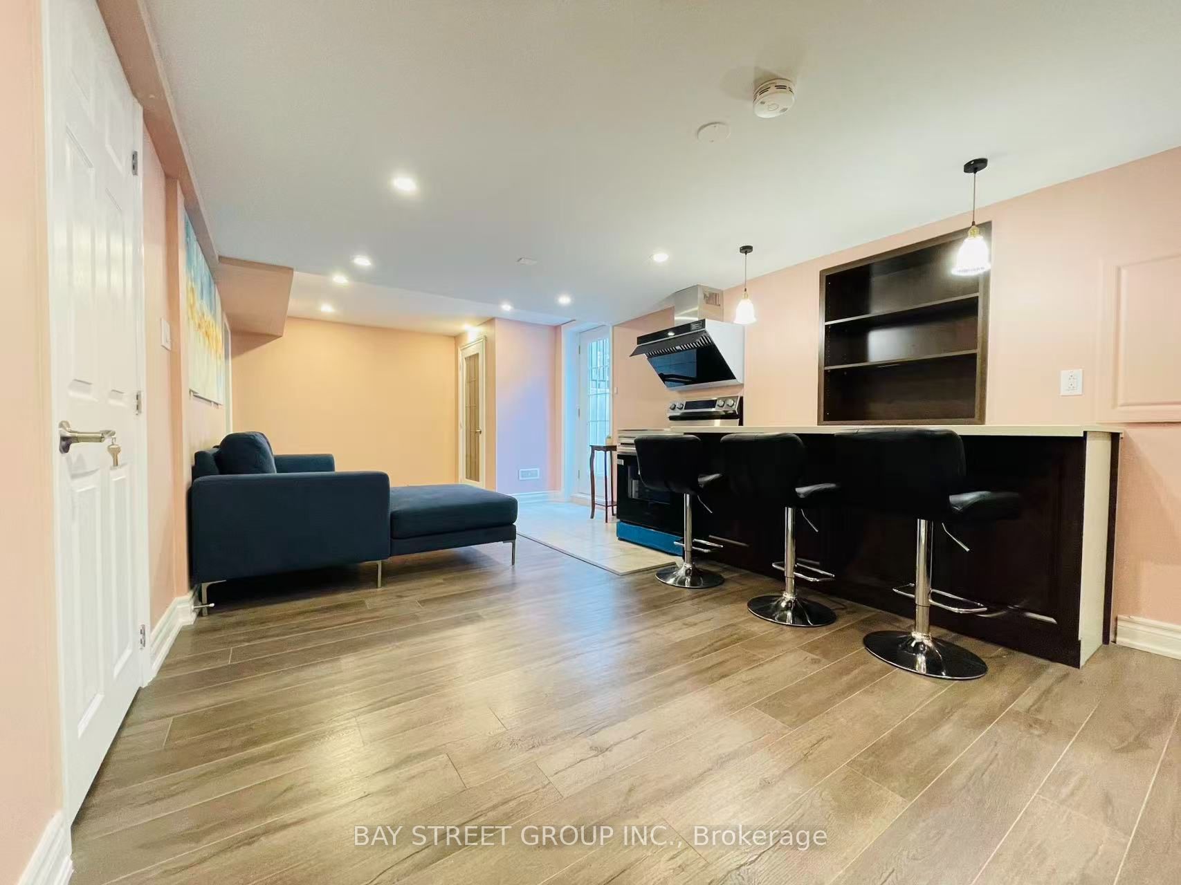 2100 Dunvegan Avenue Property Photo 6