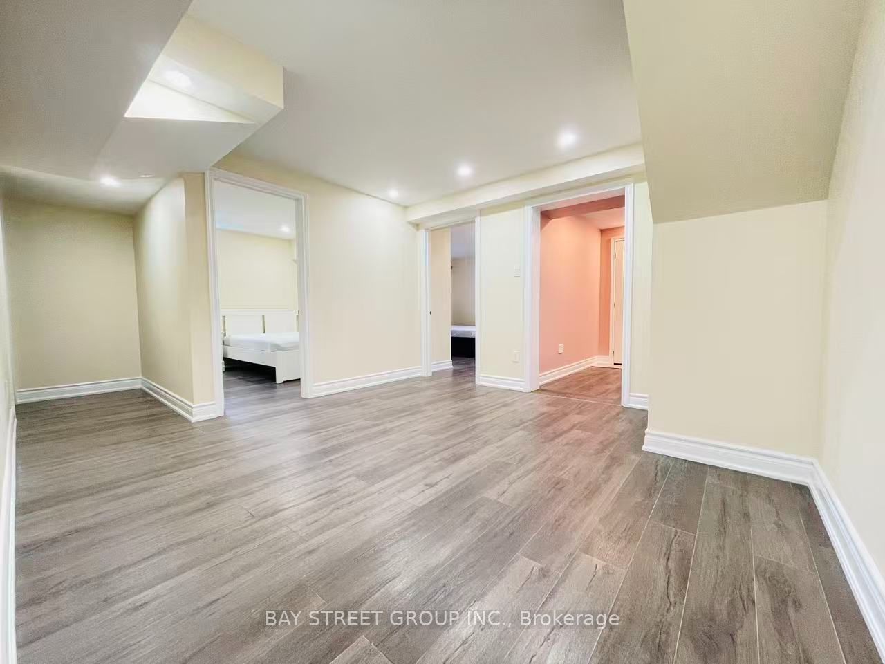 2100 Dunvegan Avenue Property Photo 8