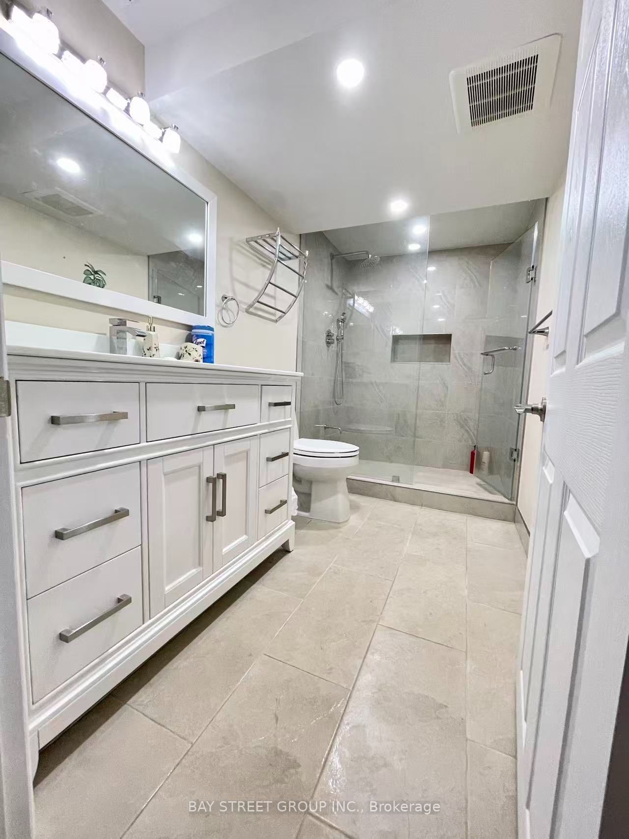 2100 Dunvegan Avenue Property Photo 11
