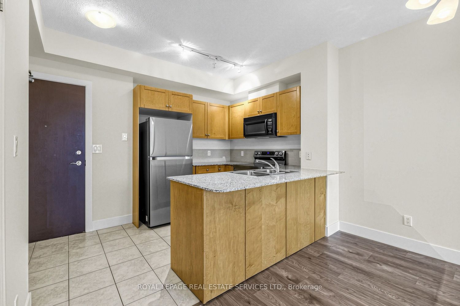 1359 Rathburn Road E 1704 Property Photo 6
