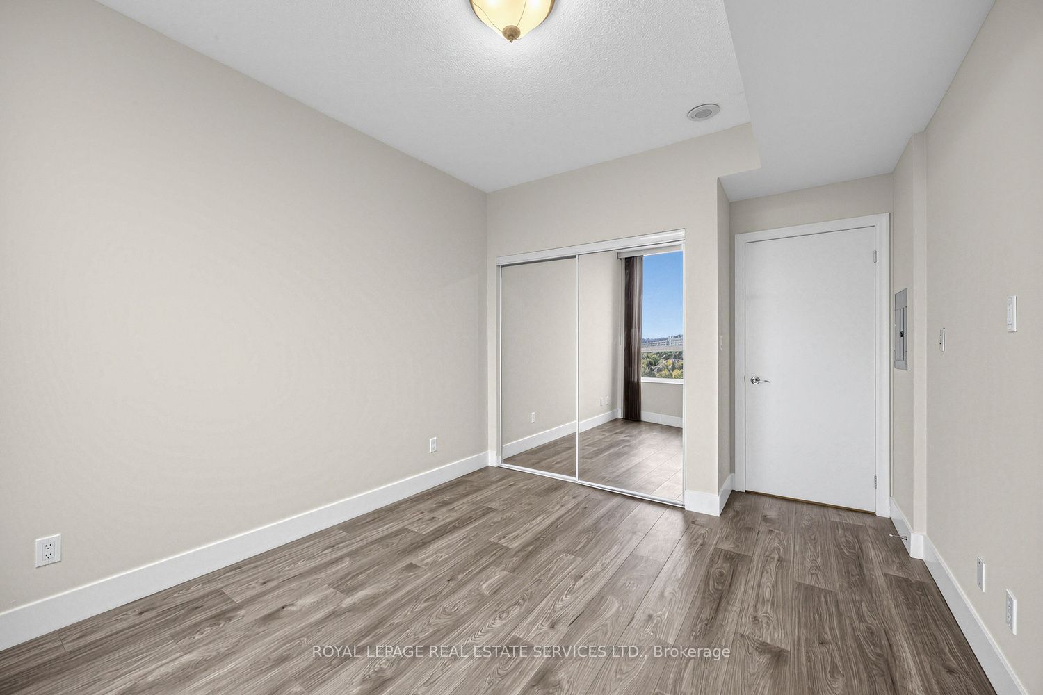 1359 Rathburn Road E 1704 Property Photo 20