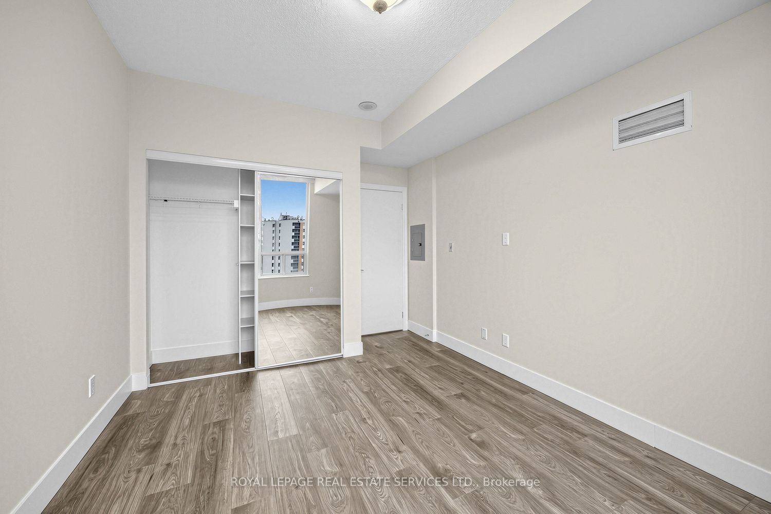 1359 Rathburn Road E 1704 Property Photo 21