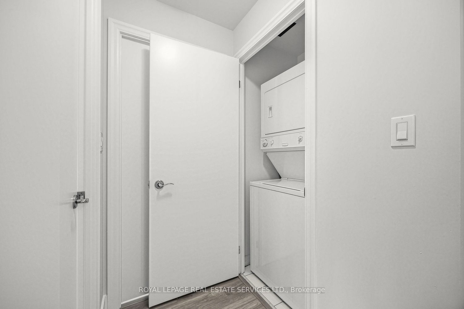 1359 Rathburn Road E 1704 Property Photo 23