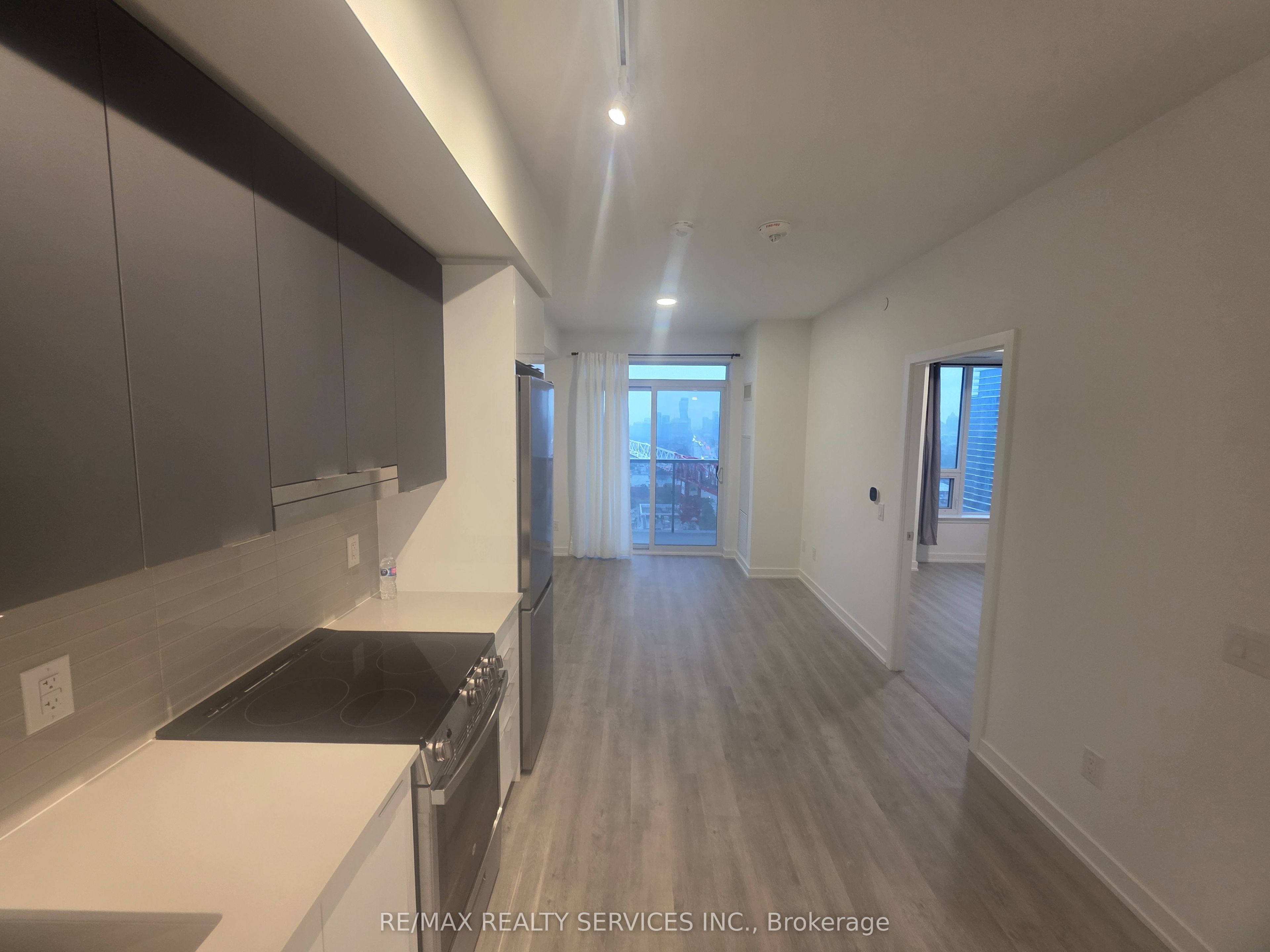 5105 Hurontario Street 1504 Property Photo 1