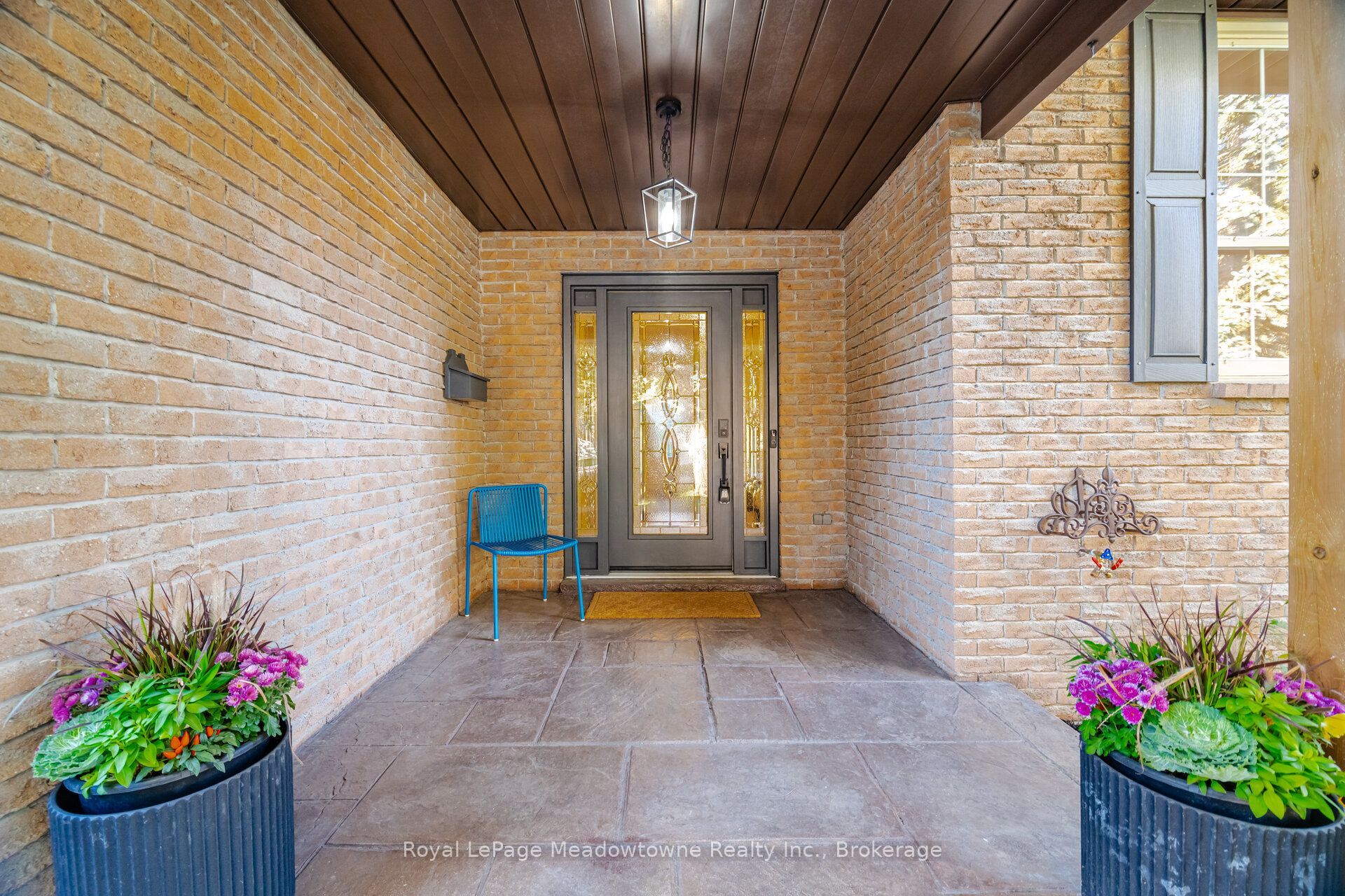 322 Kingsway Place Property Photo 4