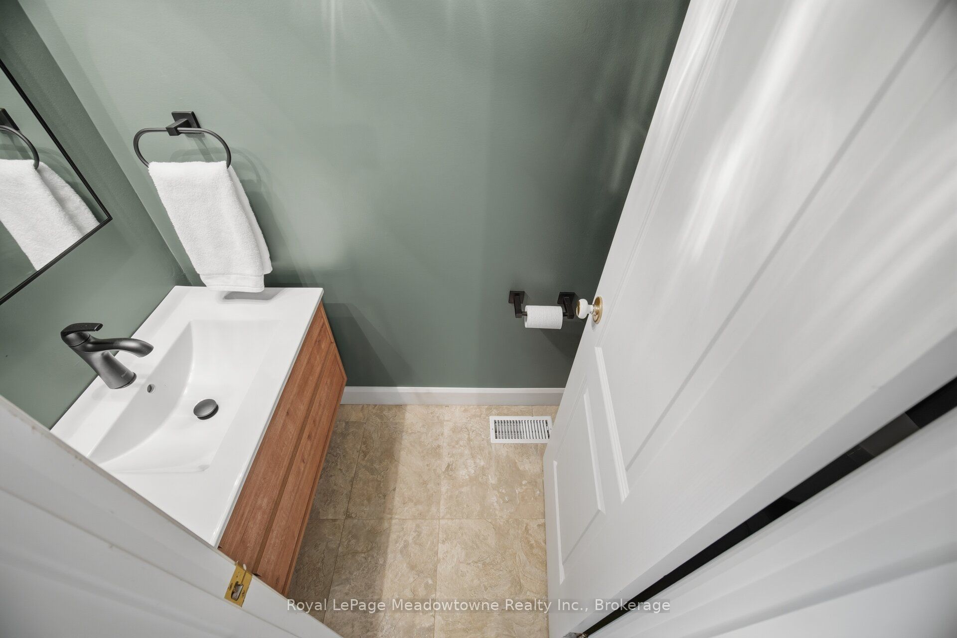 322 Kingsway Place Property Photo 7