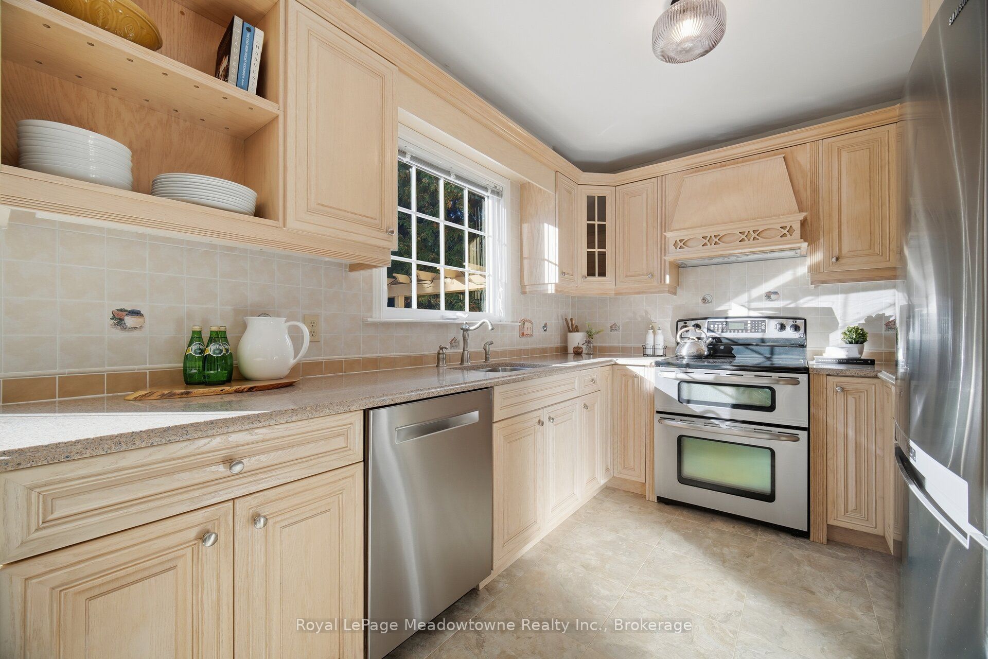 322 Kingsway Place Property Photo 14