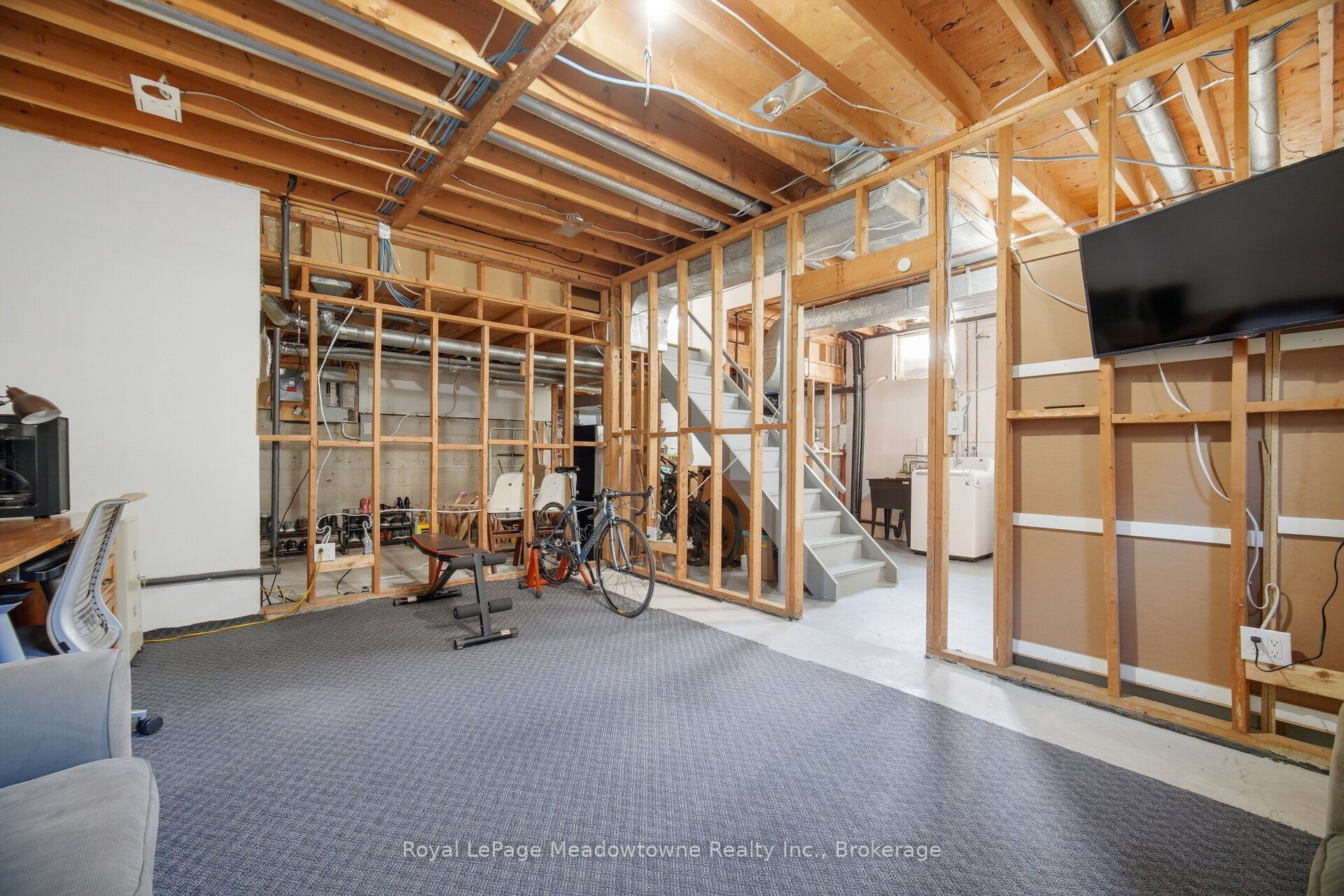 322 Kingsway Place Property Photo 35