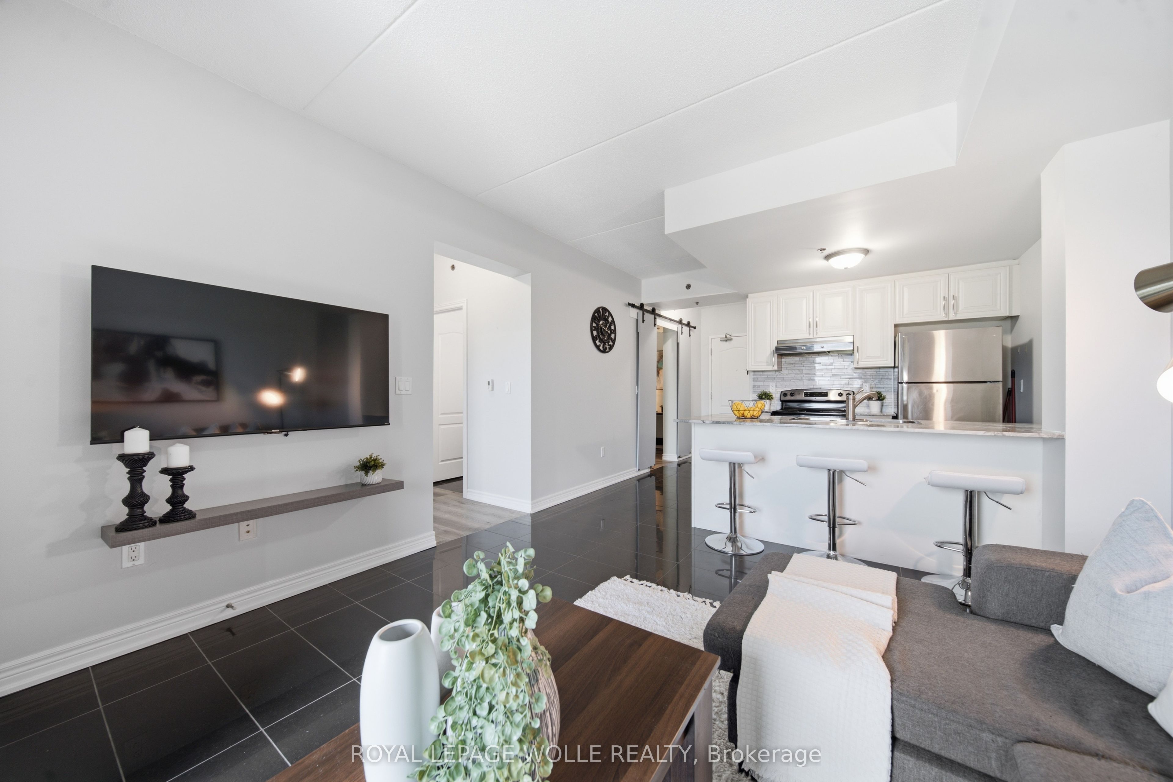 1421 Costigan Road 506 Property Photo 1