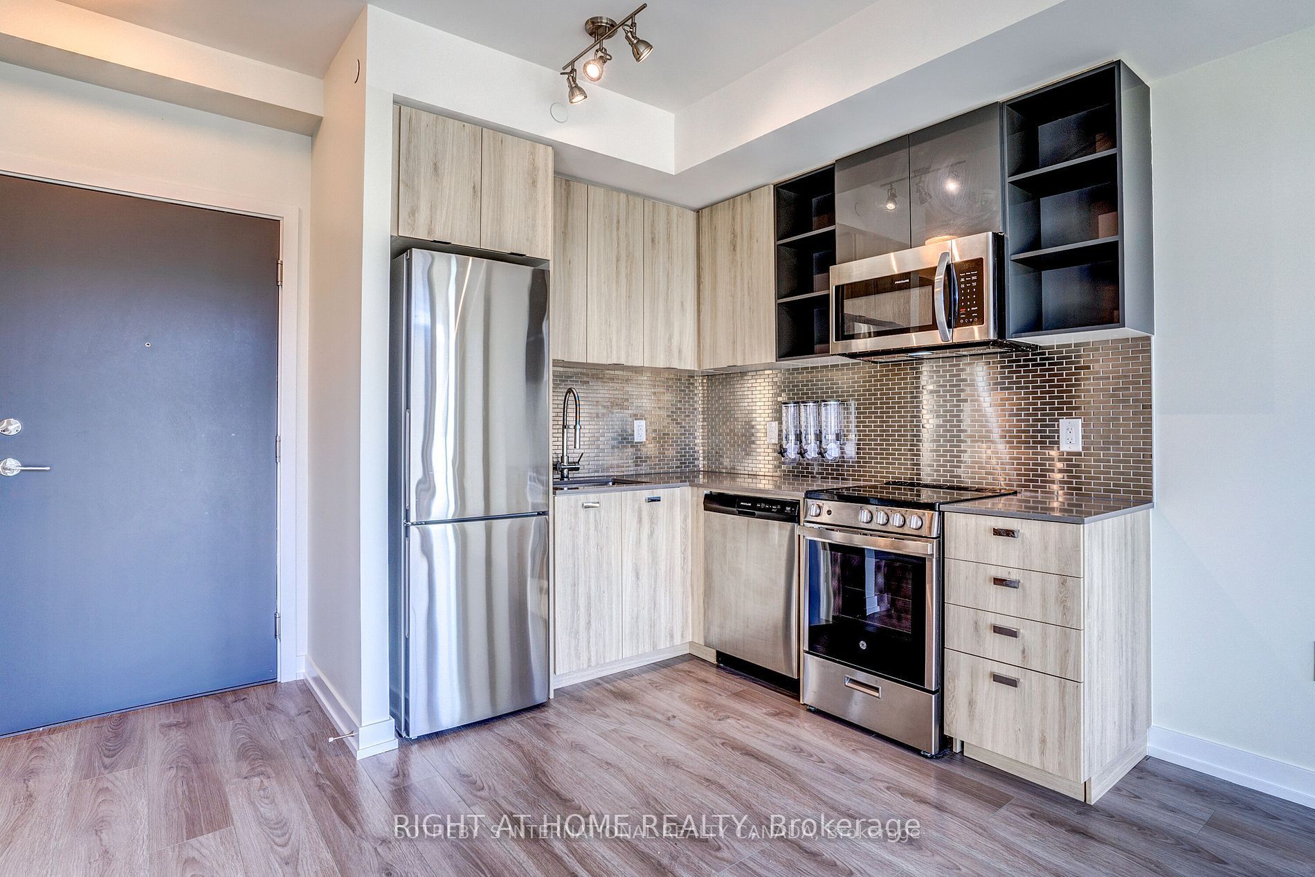 10 De Boers Drive 514 Property Photo 3