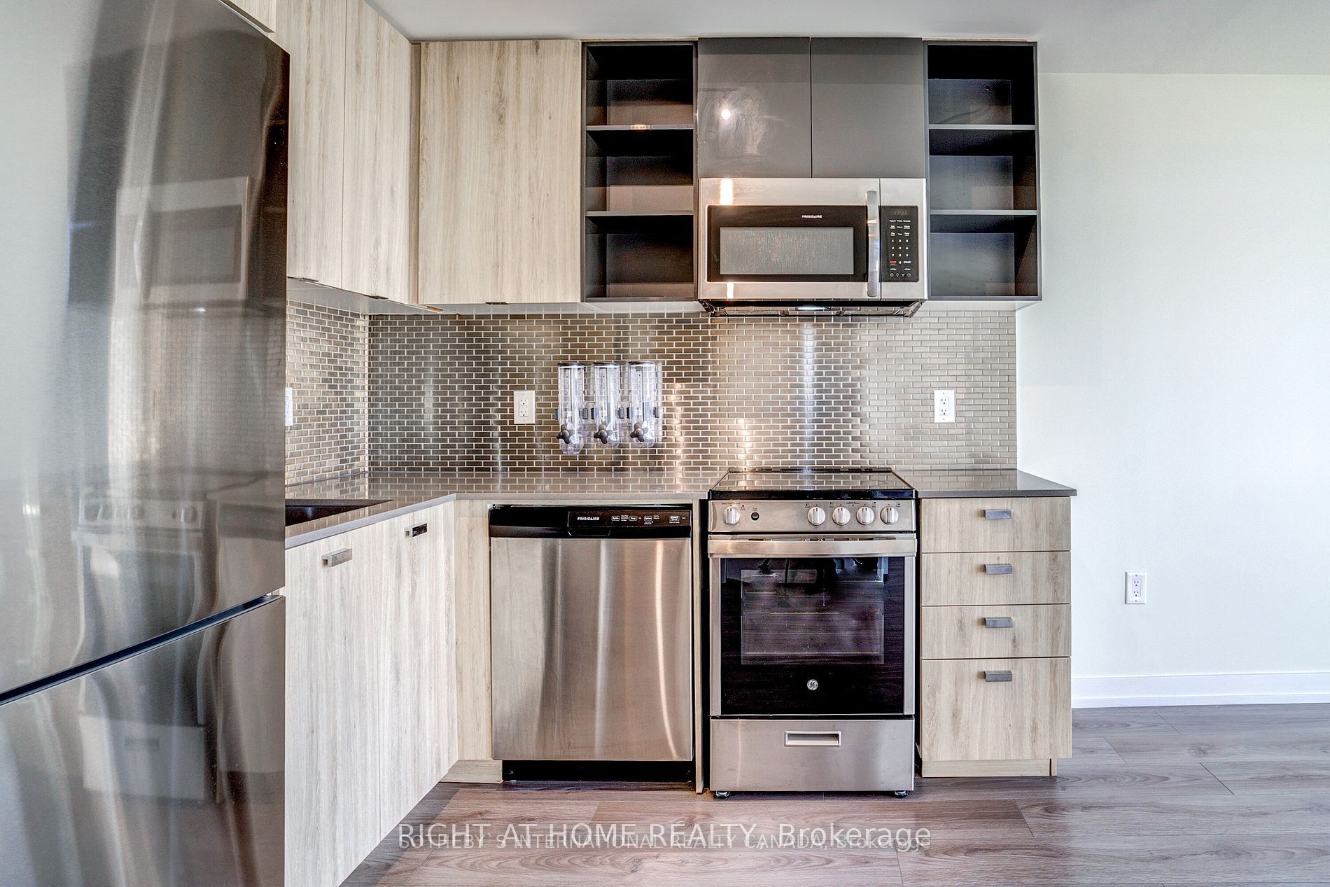 10 De Boers Drive 514 Property Photo 4