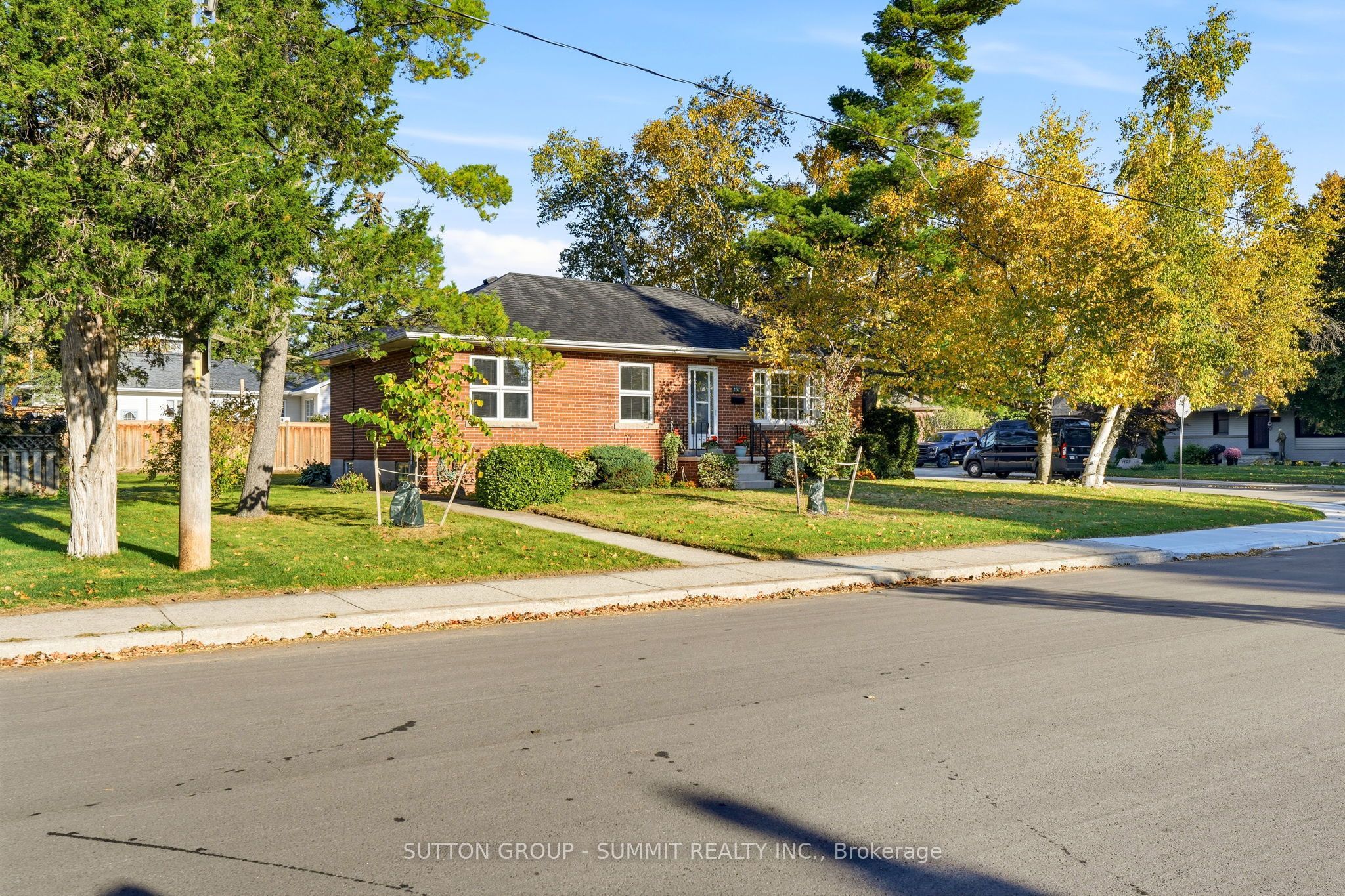 2117 Maplewood Drive Property Photo 1