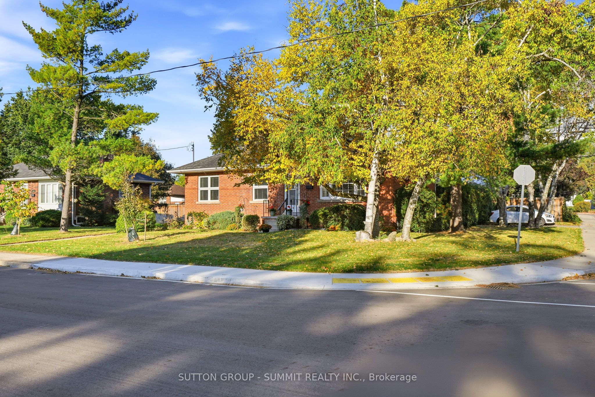 2117 Maplewood Drive Property Photo 2
