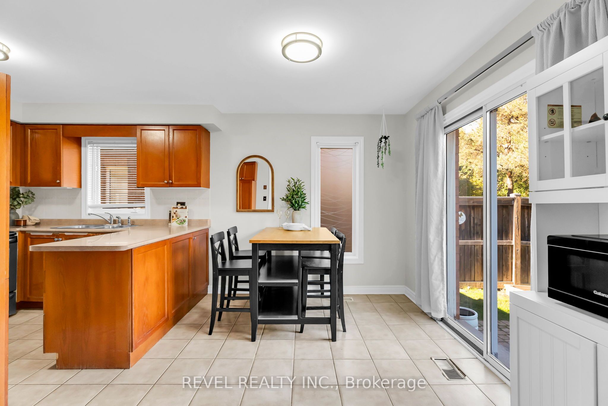 100 Pressed Brick Drive Property Photo 7