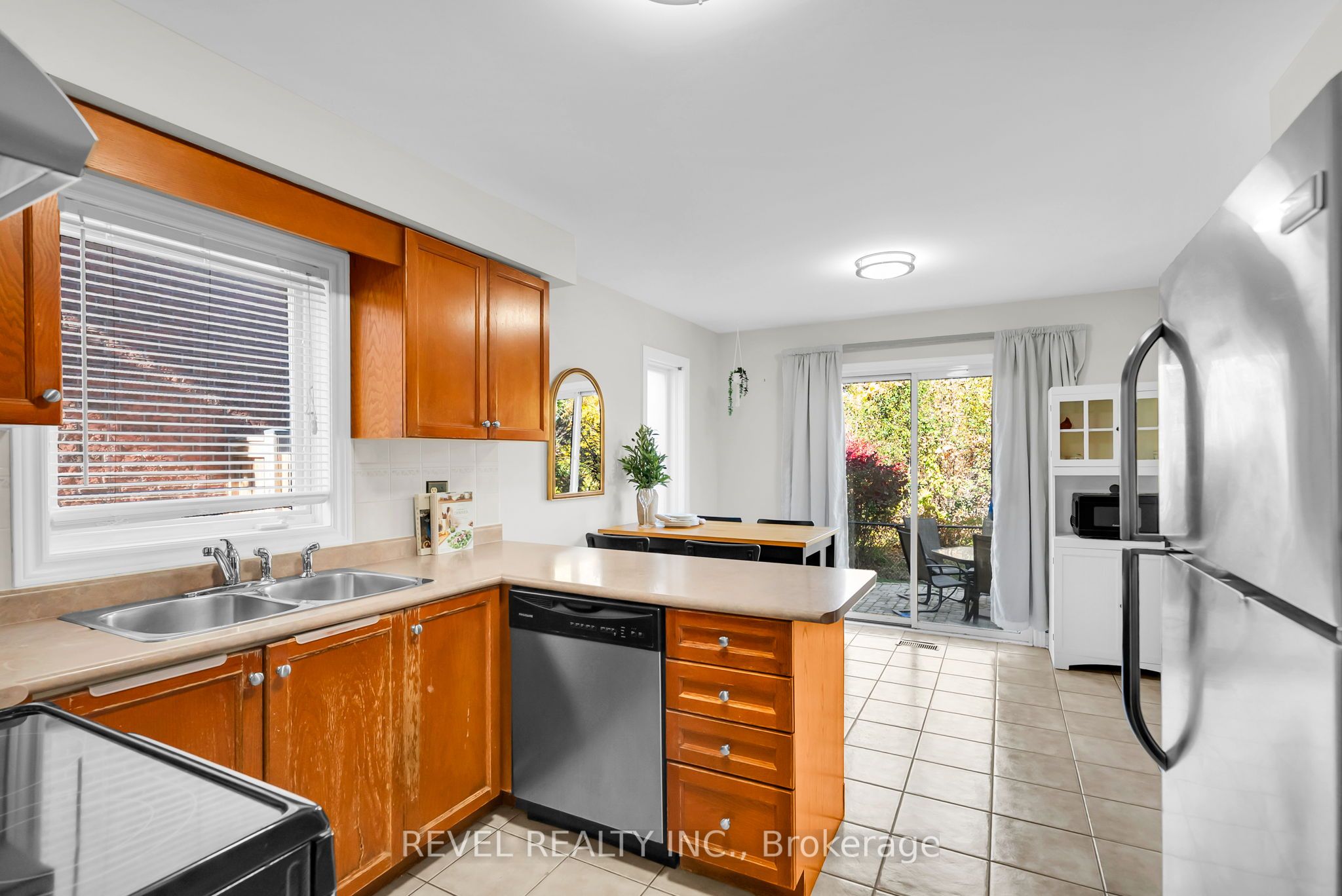 100 Pressed Brick Drive Property Photo 9