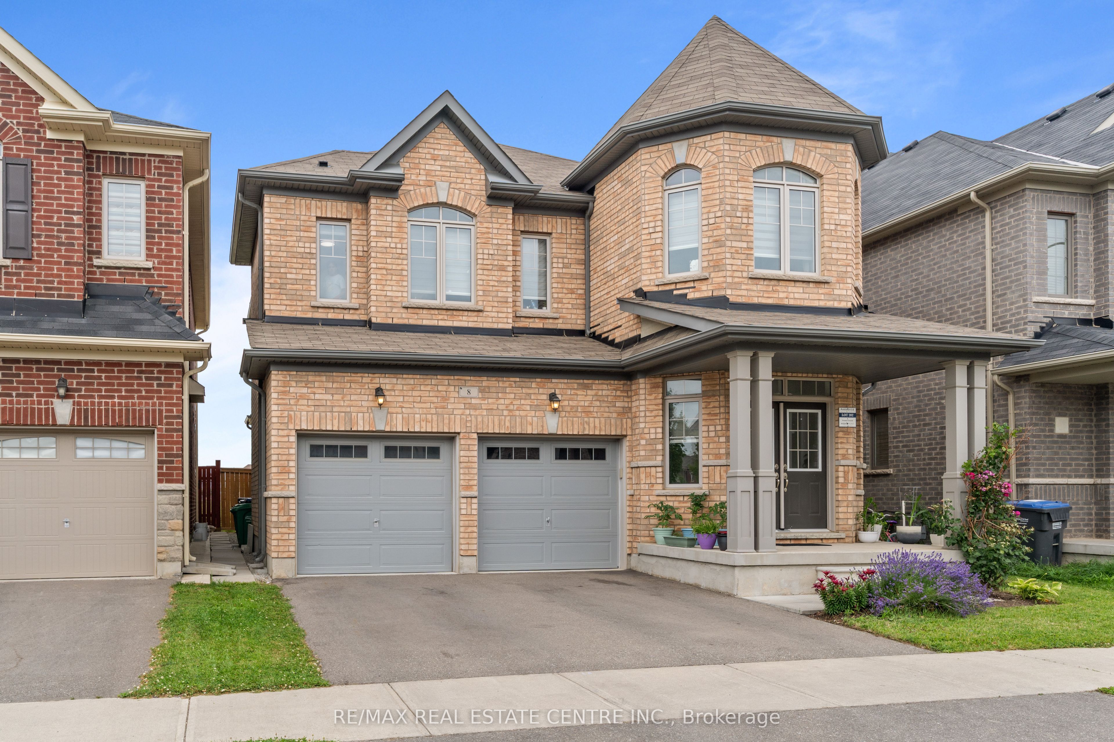 8 Oconnor Crescent Property Photo 1