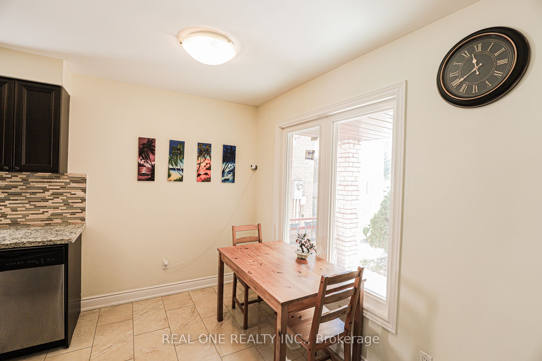 3331 Dovetail Mews Property Photo 4