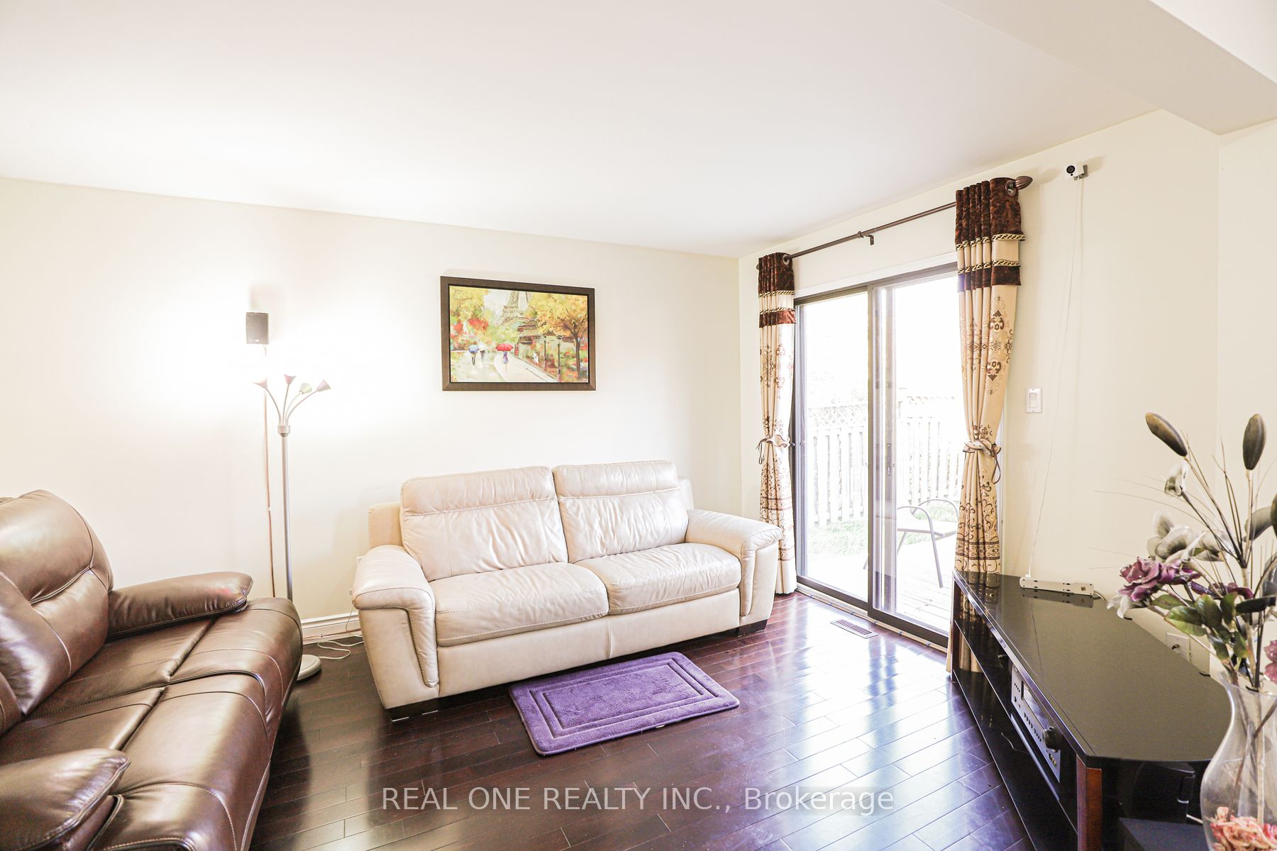3331 Dovetail Mews Property Photo 5