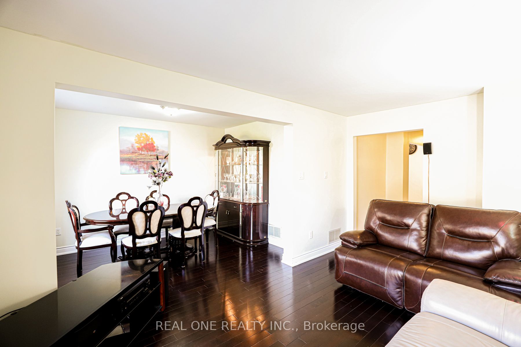 3331 Dovetail Mews Property Photo 6