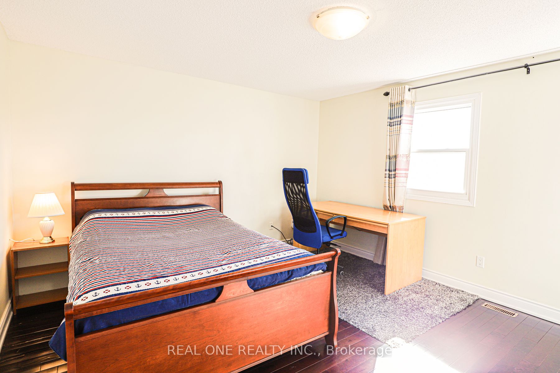 3331 Dovetail Mews Property Photo 8