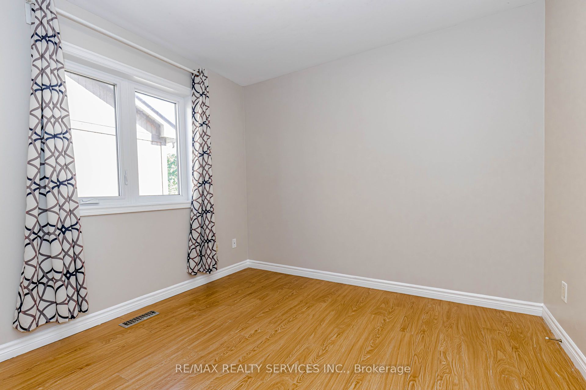 1857 Stevington Crescent Property Photo 24