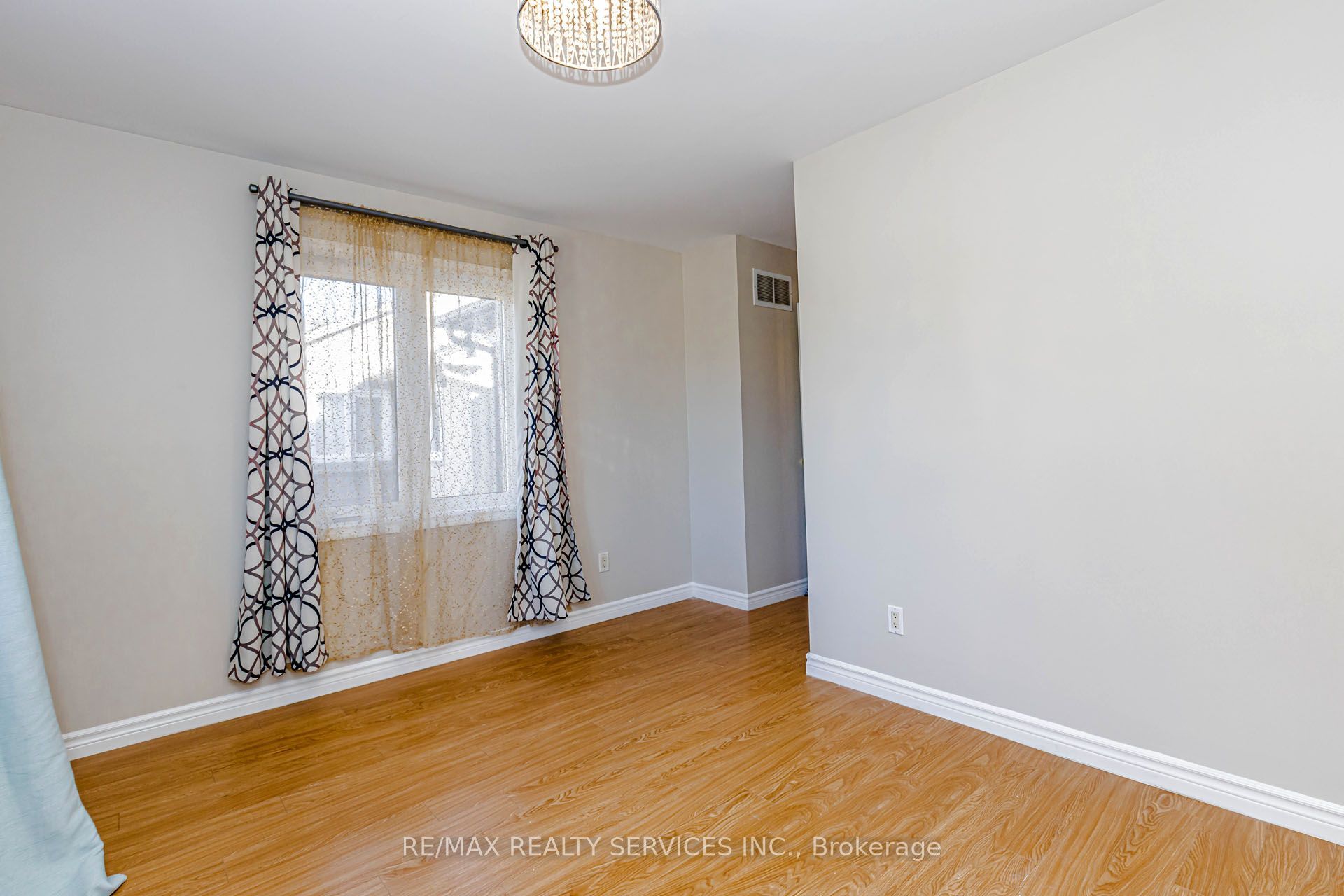 1857 Stevington Crescent Property Photo 25