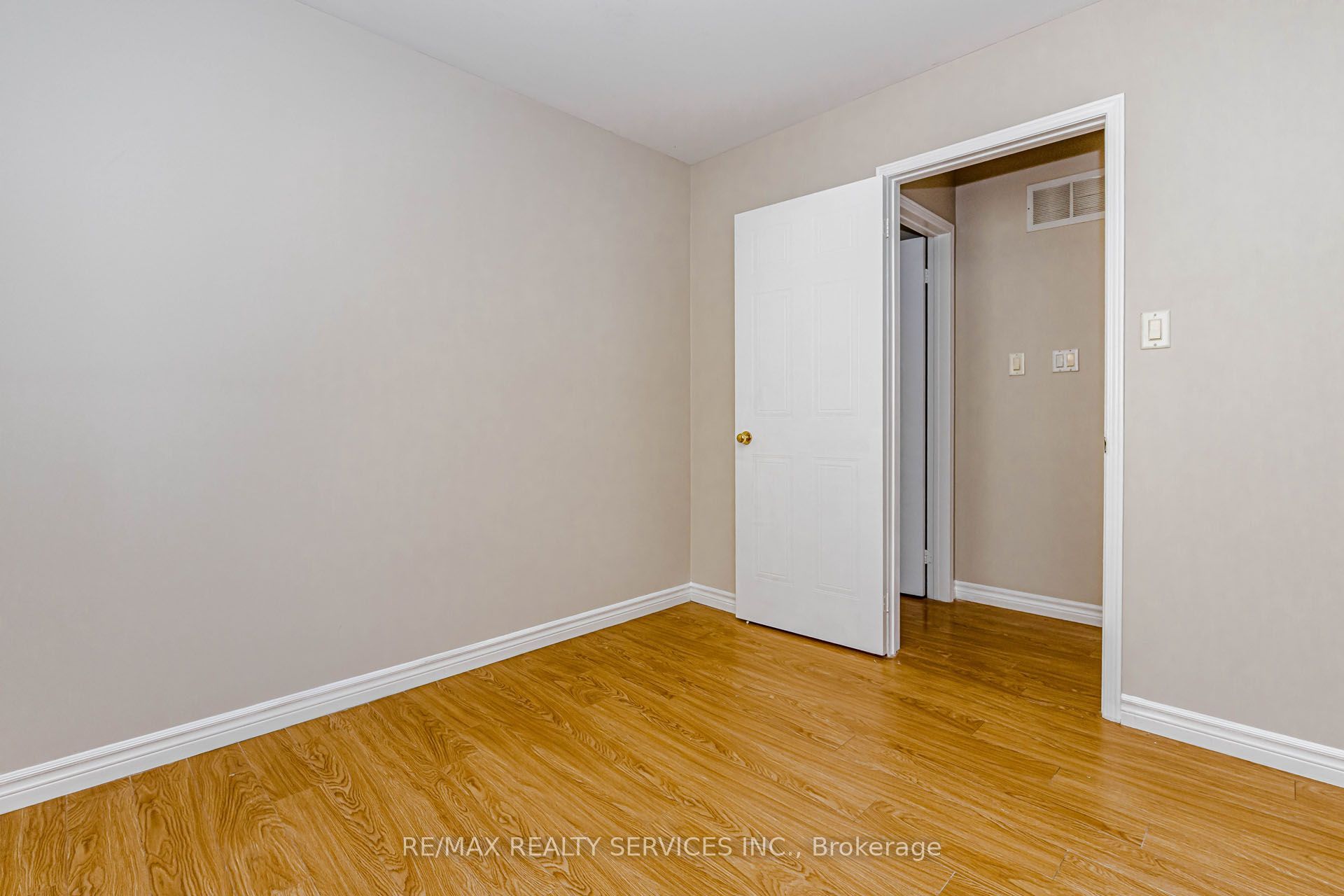 1857 Stevington Crescent Property Photo 27