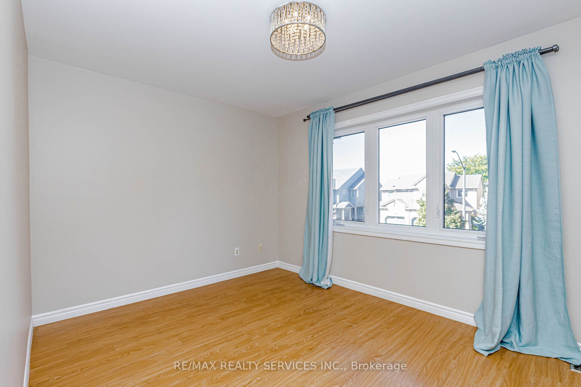 1857 Stevington Crescent Property Photo 28