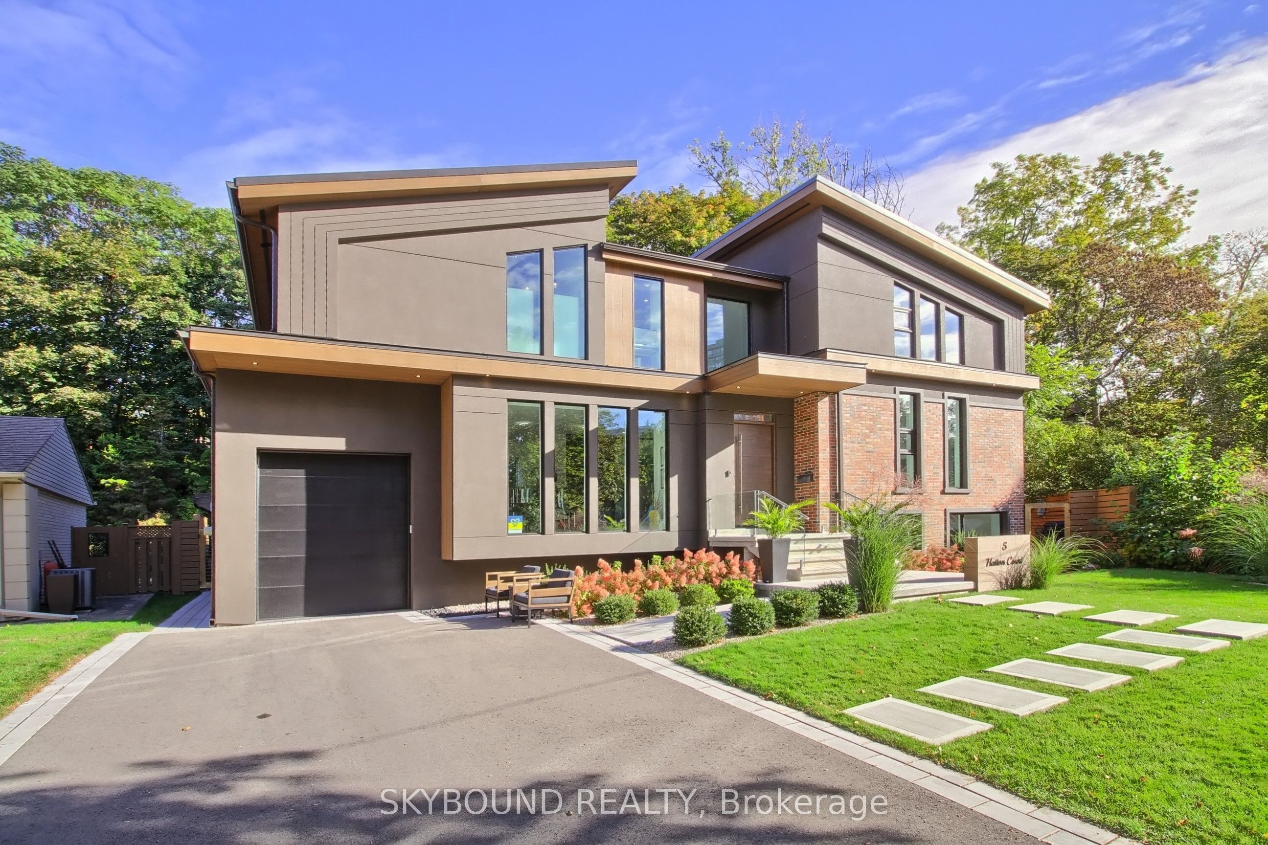 5 Hatton Court Property Photo 1