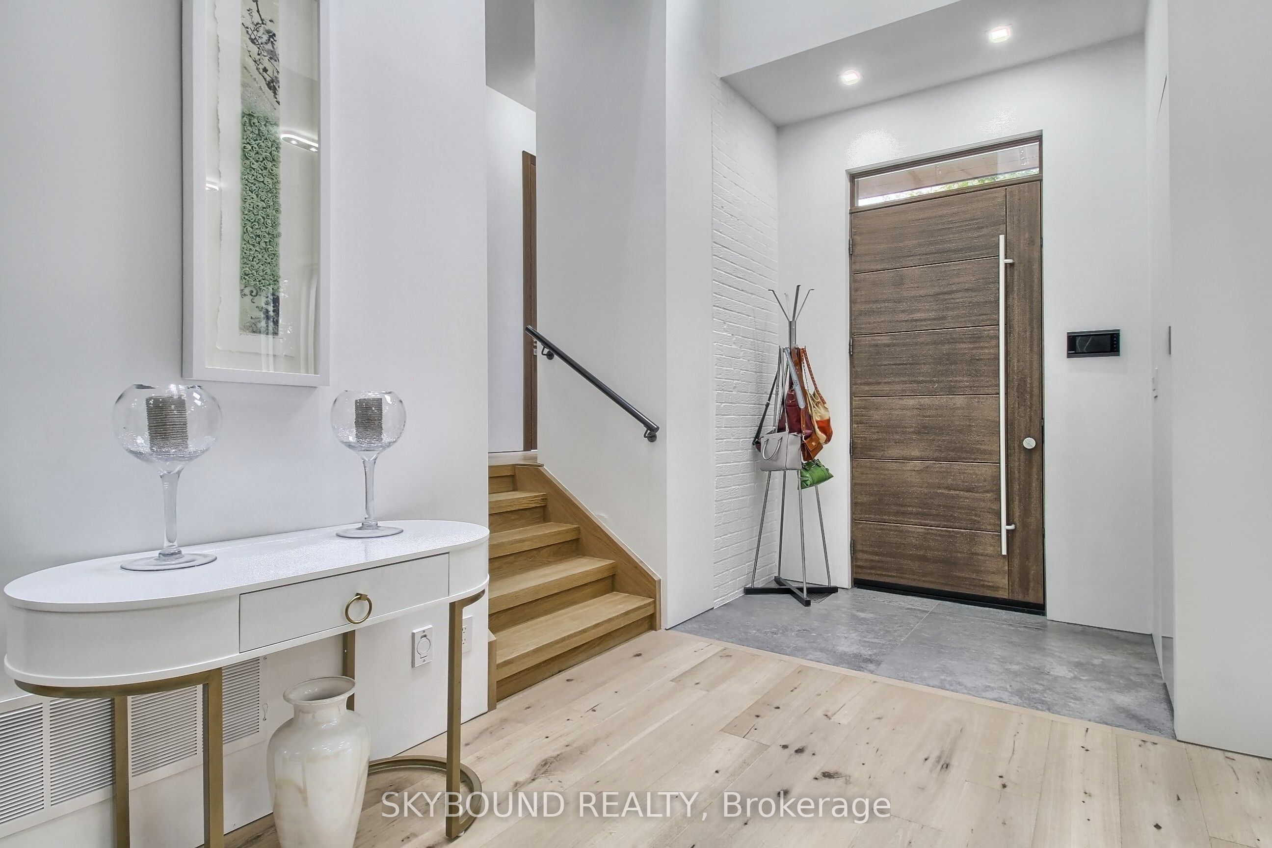5 Hatton Court Property Photo 5