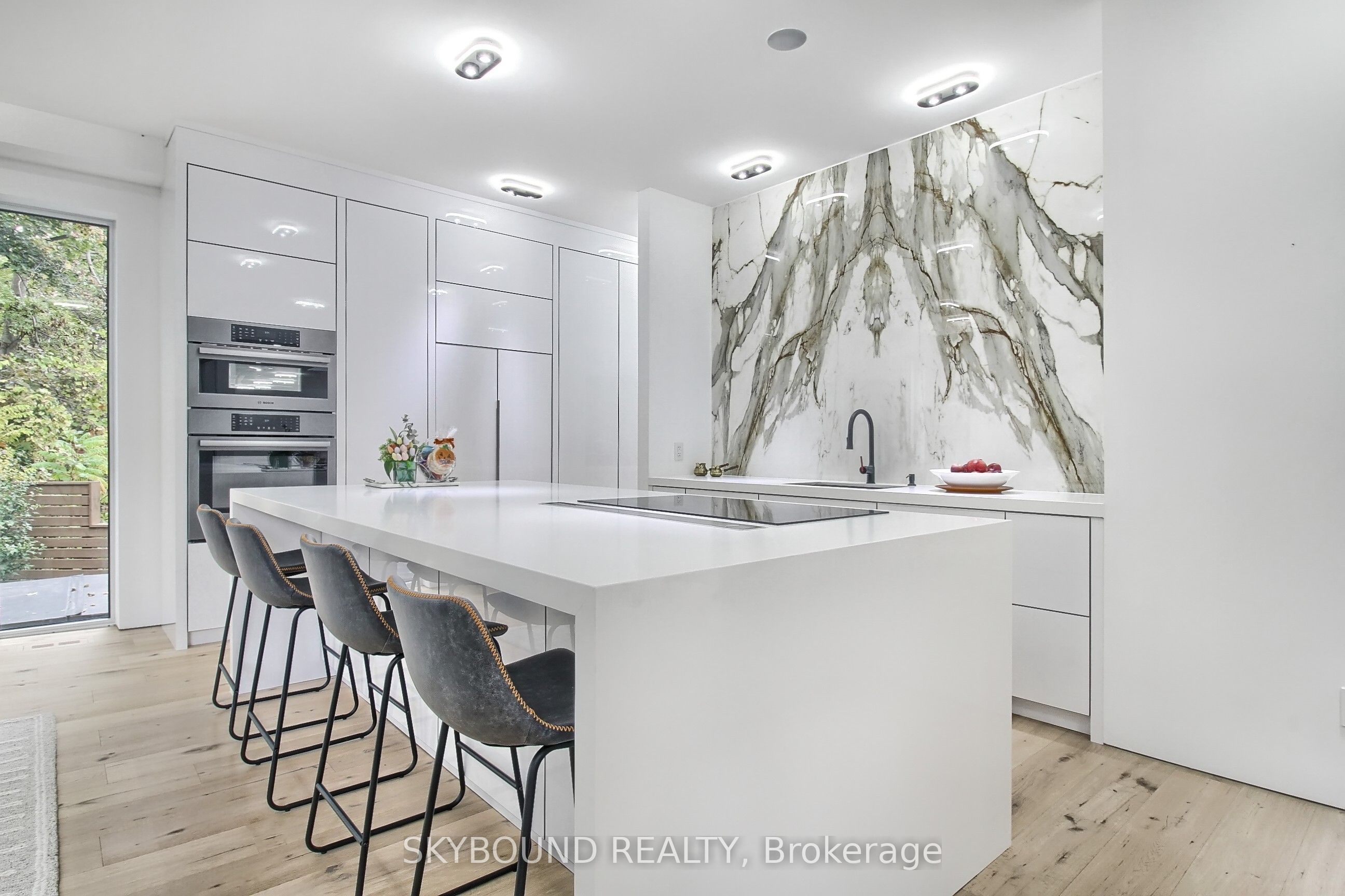 5 Hatton Court Property Photo 9