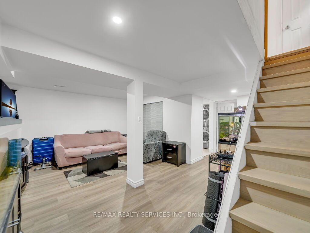 158 Fanshawe Drive Property Photo 34