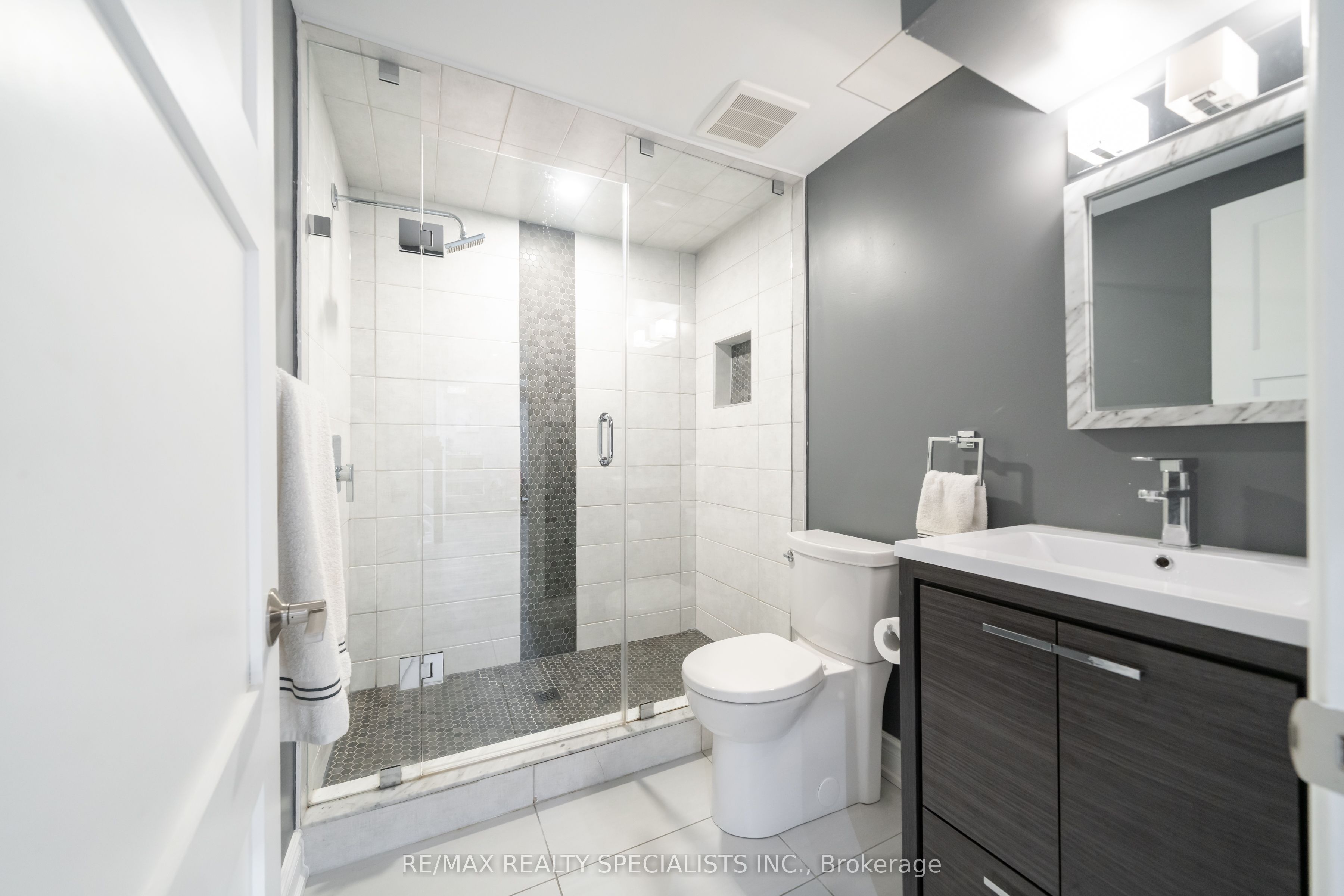 4021 Sasha Court Property Photo 18
