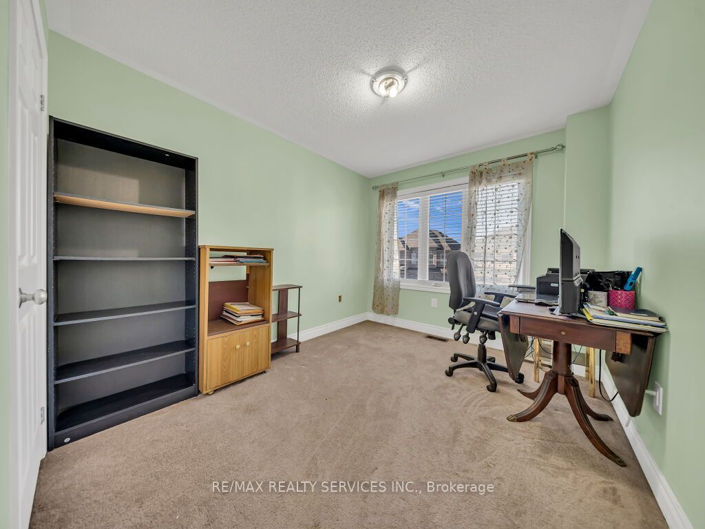 28 Zanetta Crescent Property Photo 32