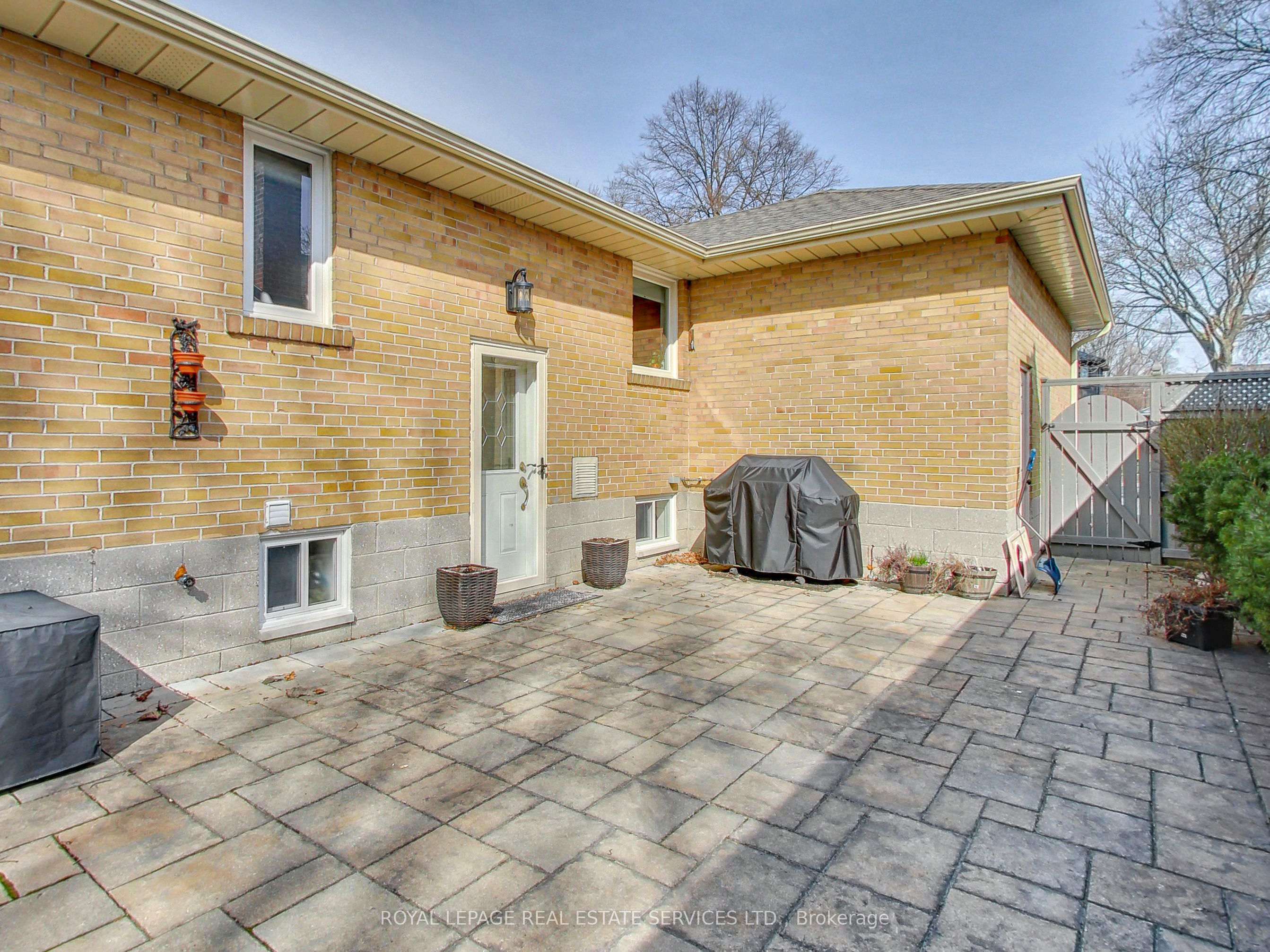 51 Norseman Street Lower Property Photo 2