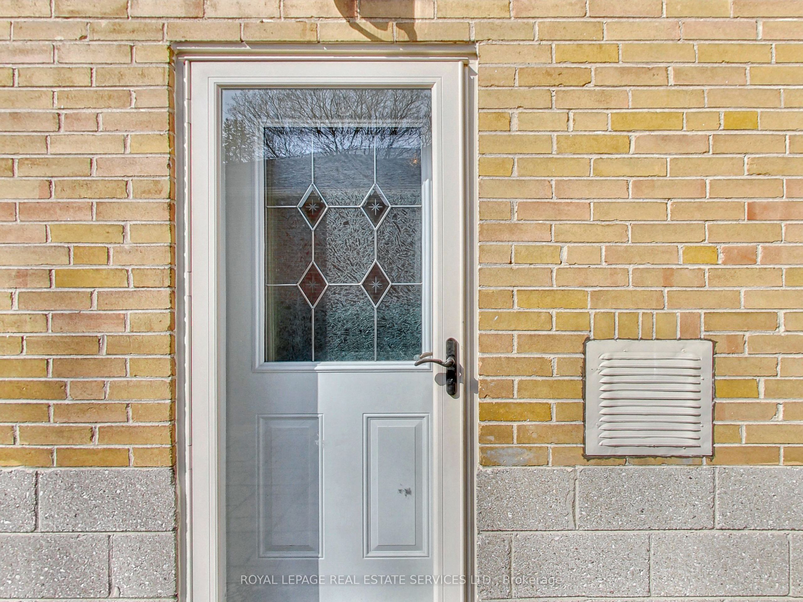 51 Norseman Street Lower Property Photo 4