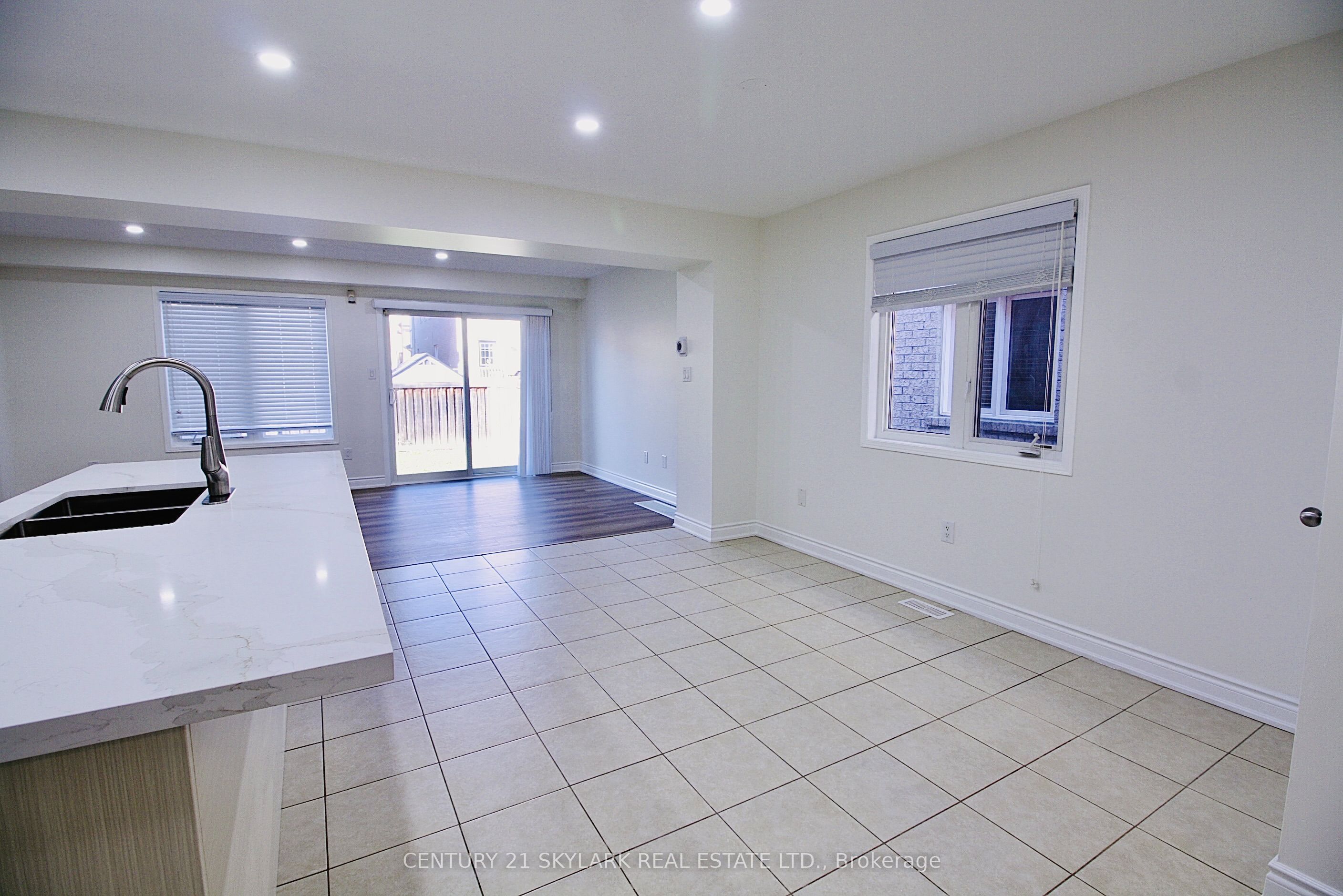 61 Lightcatcher Circle Property Photo 4
