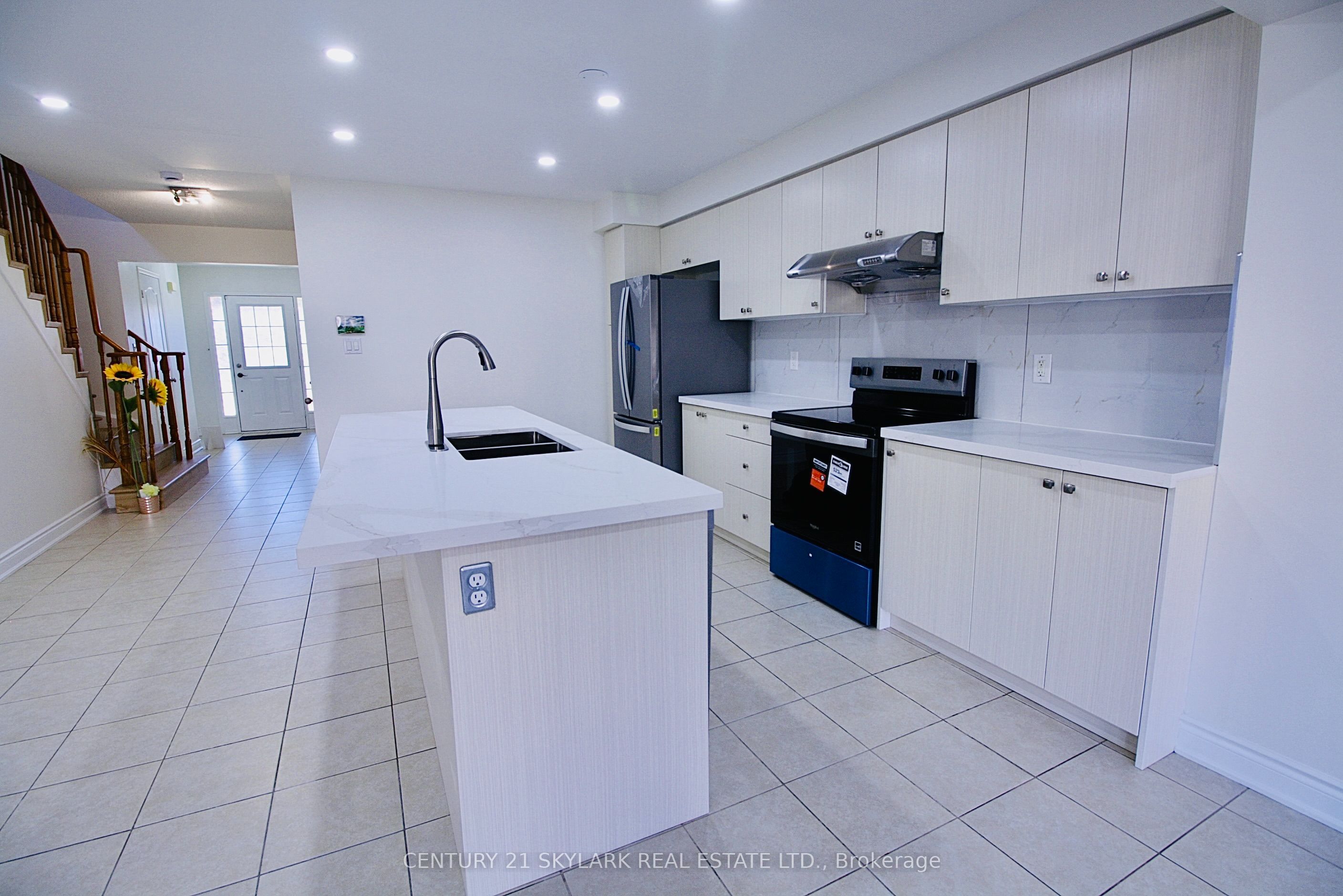 61 Lightcatcher Circle Property Photo 6