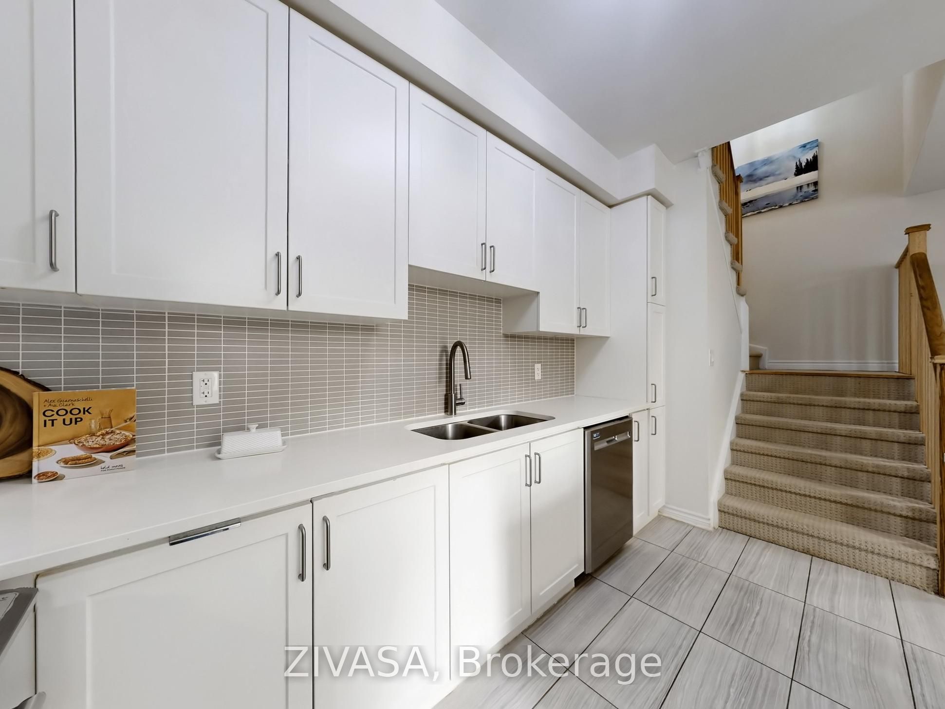 15 Applewood Lane 92 Property Photo 16