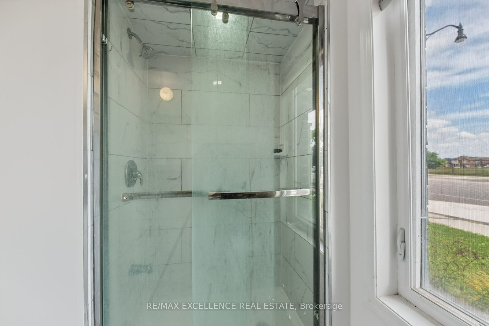 470 Remembrance Road Property Photo 6