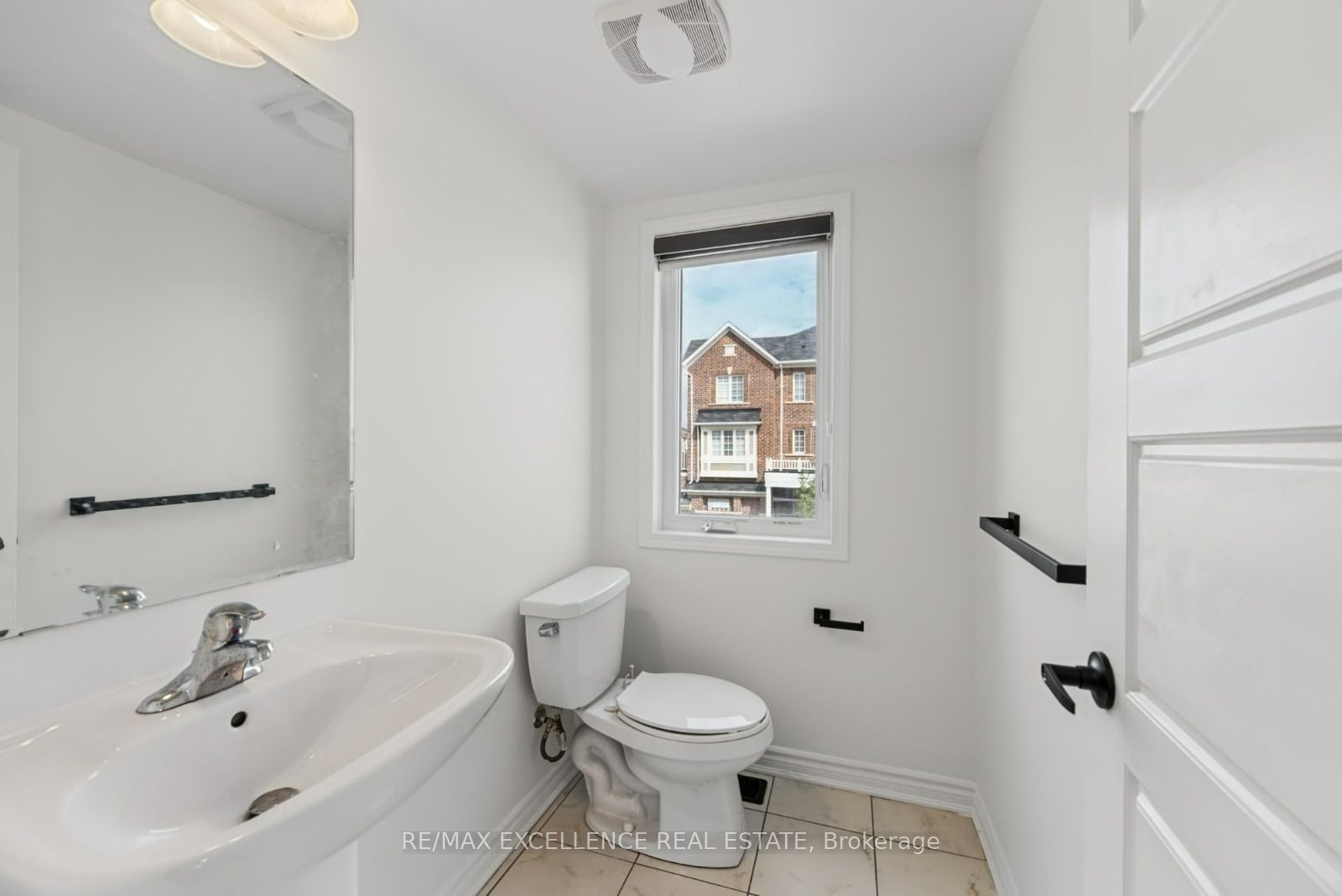 470 Remembrance Road Property Photo 11