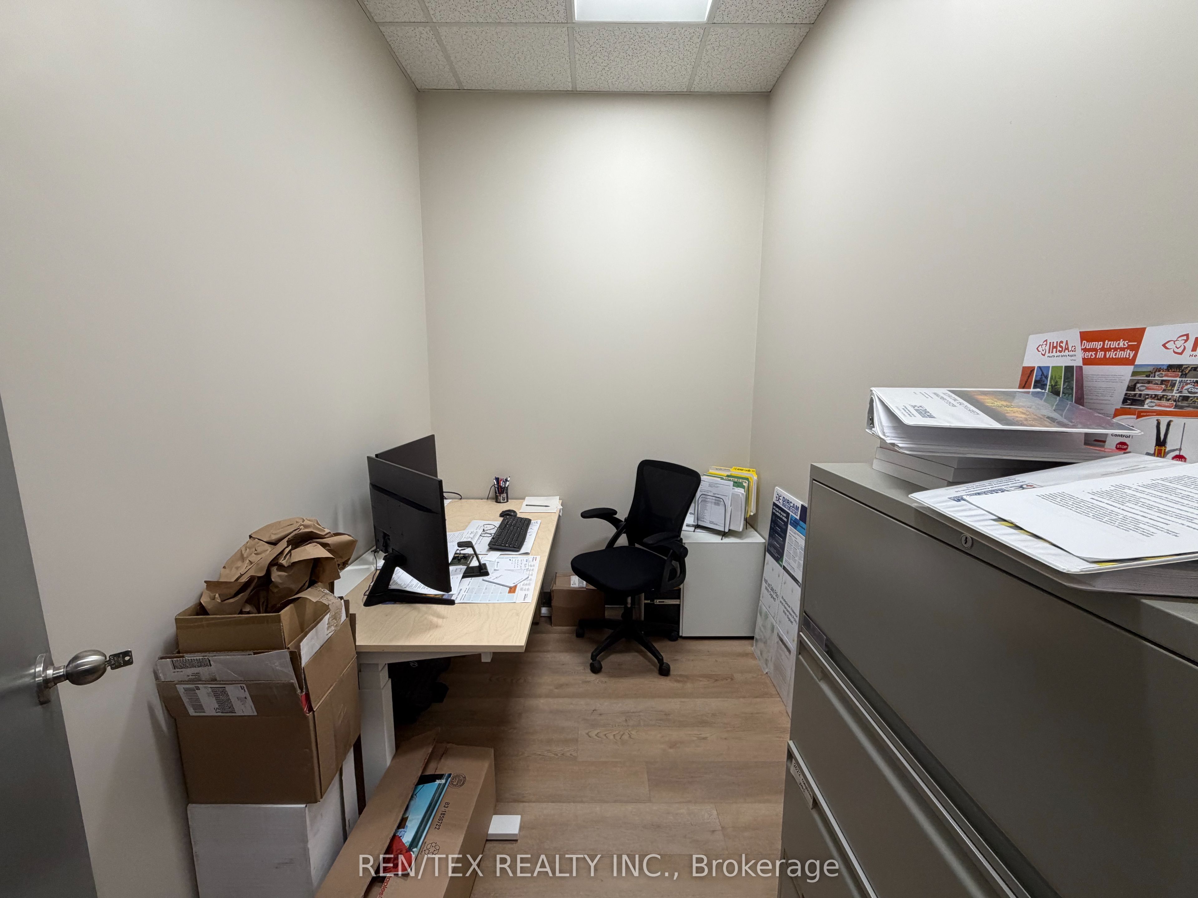 42 Steinway Boulevard 7 Property Photo 5