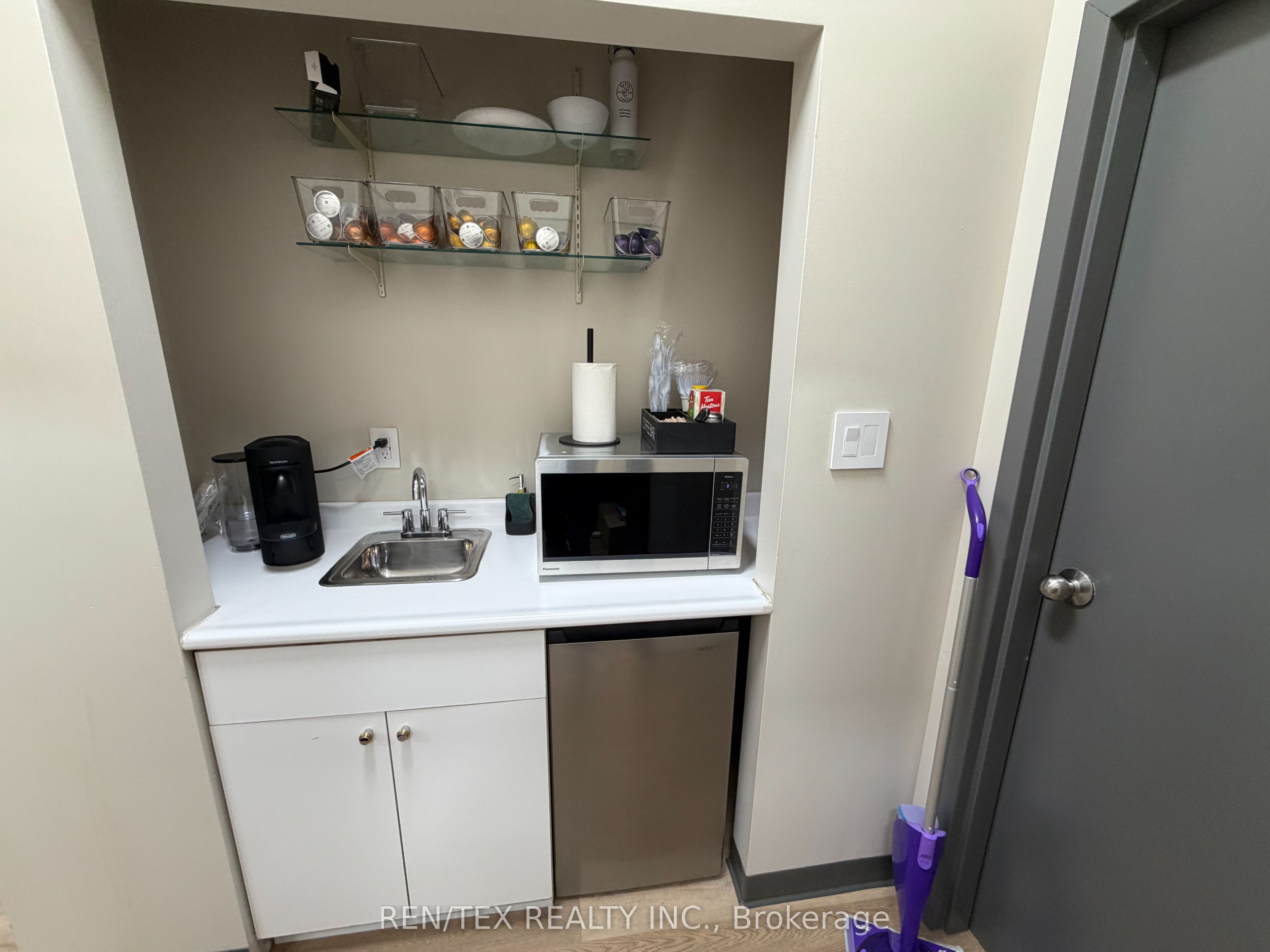 42 Steinway Boulevard 7 Property Photo 6