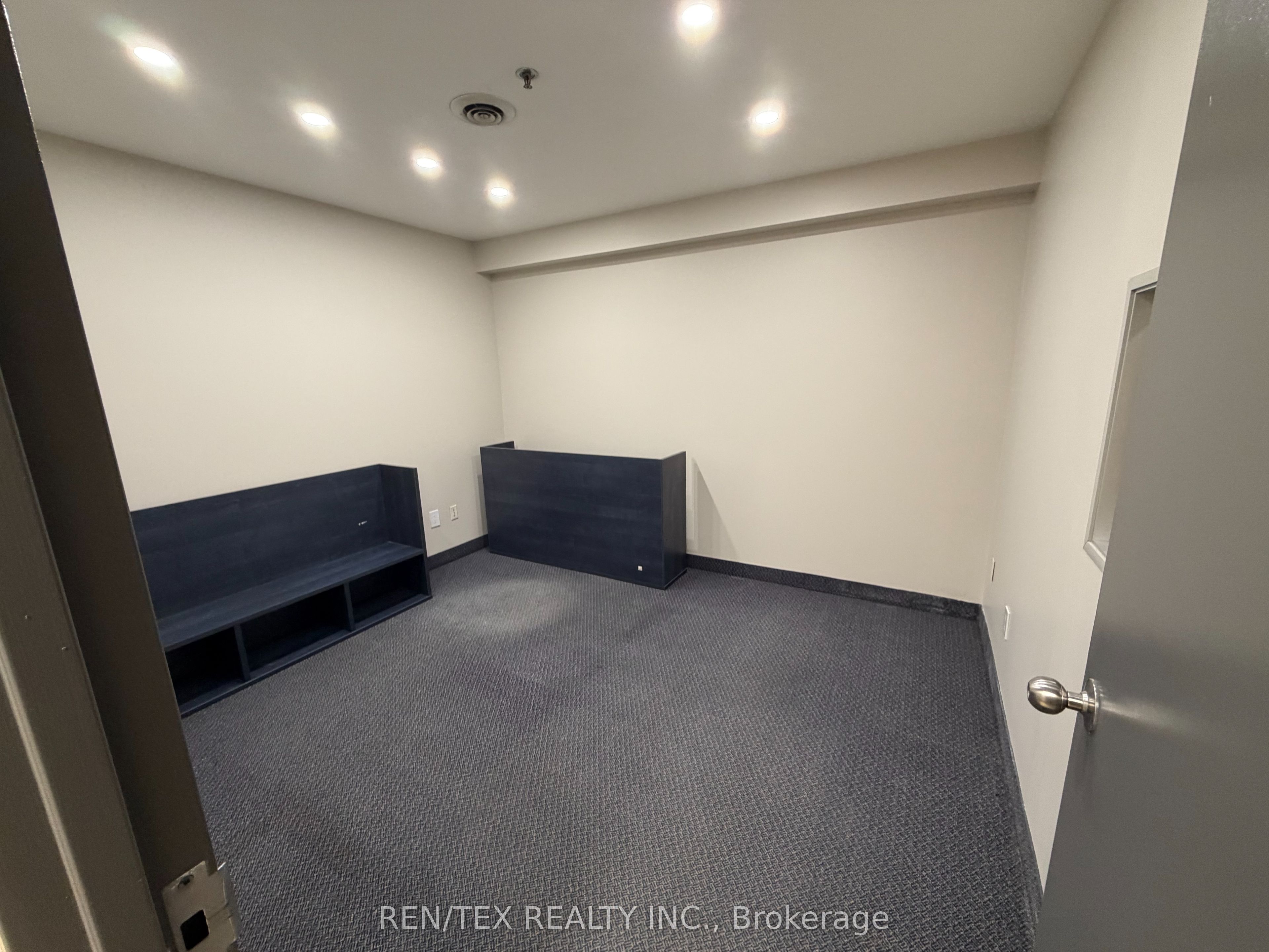 42 Steinway Boulevard 7 Property Photo 12