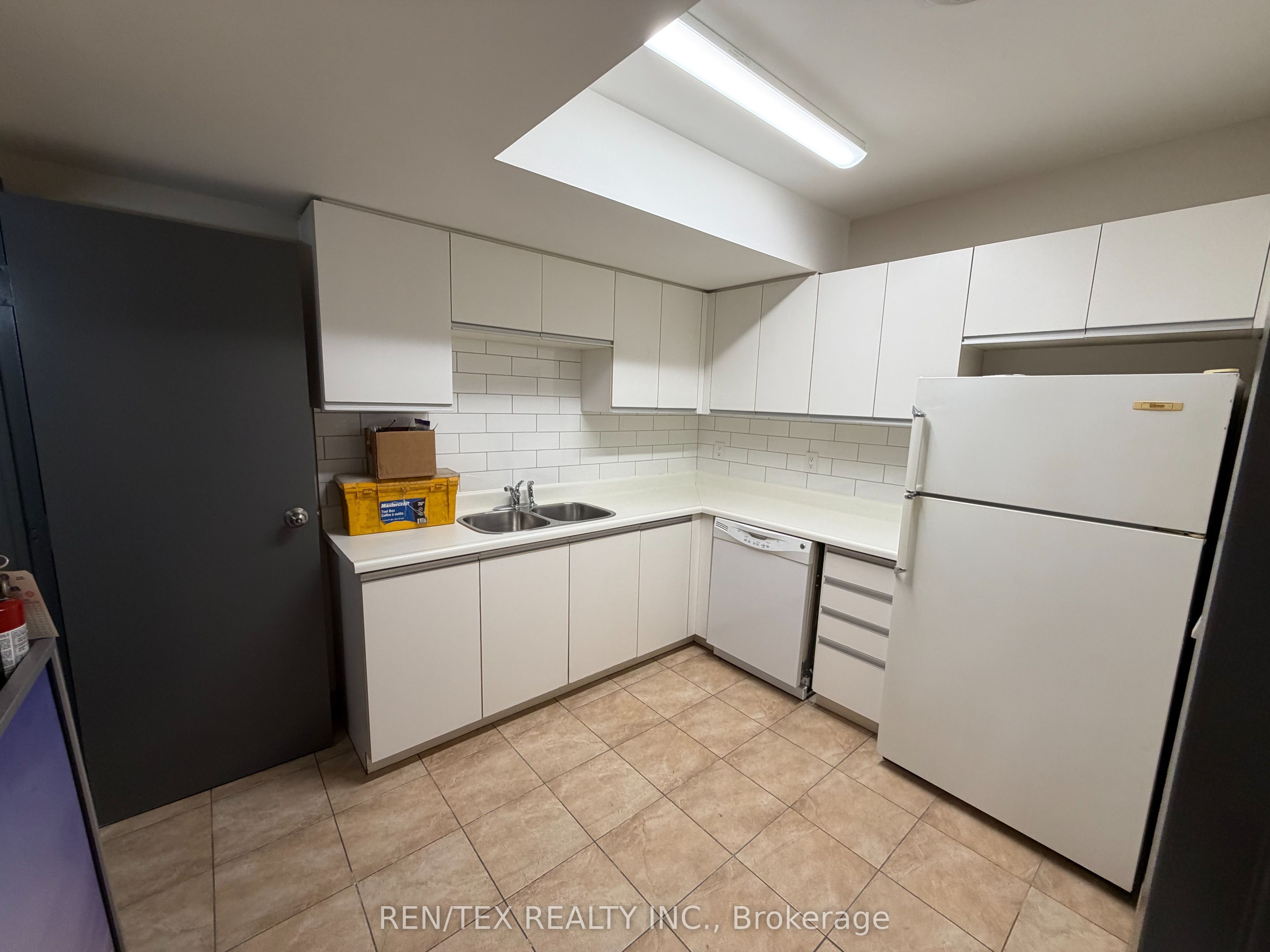 42 Steinway Boulevard 7 Property Photo 14