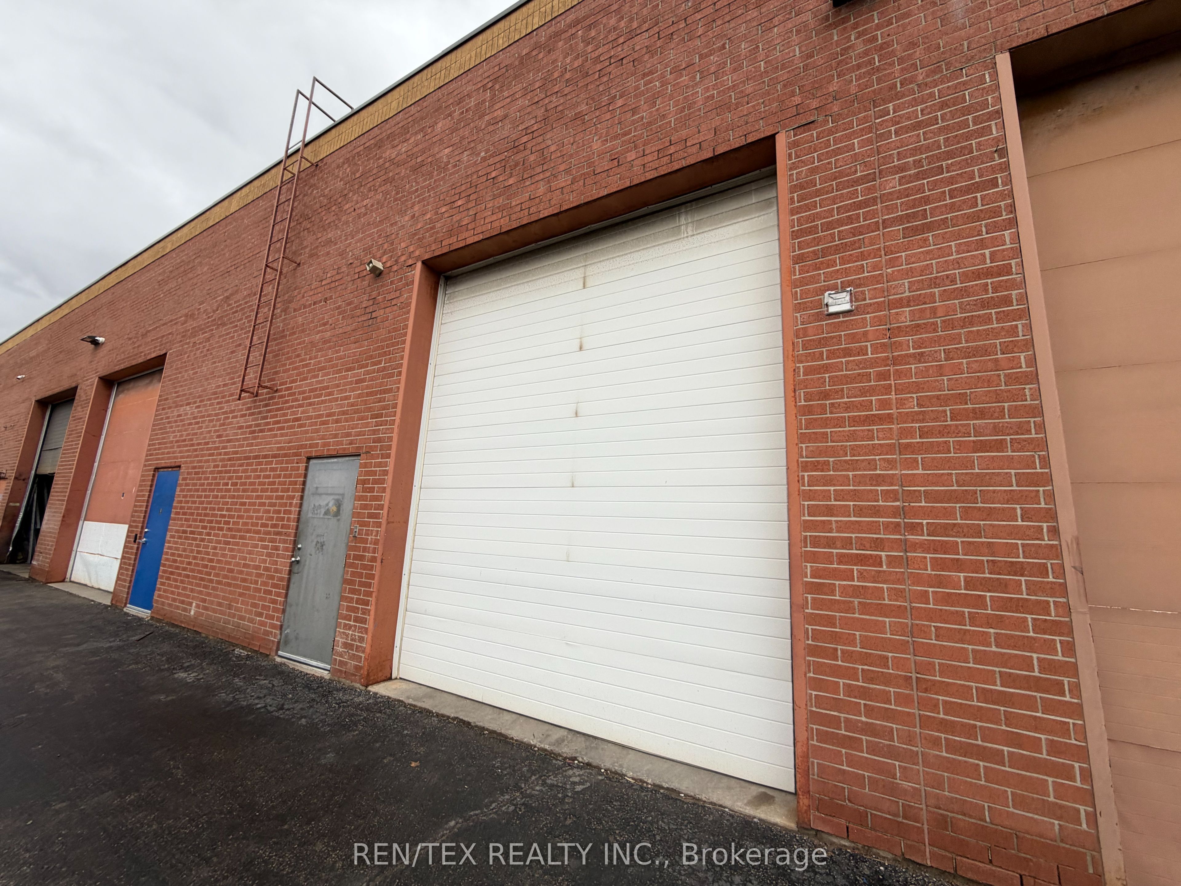 42 Steinway Boulevard 7 Property Photo 21