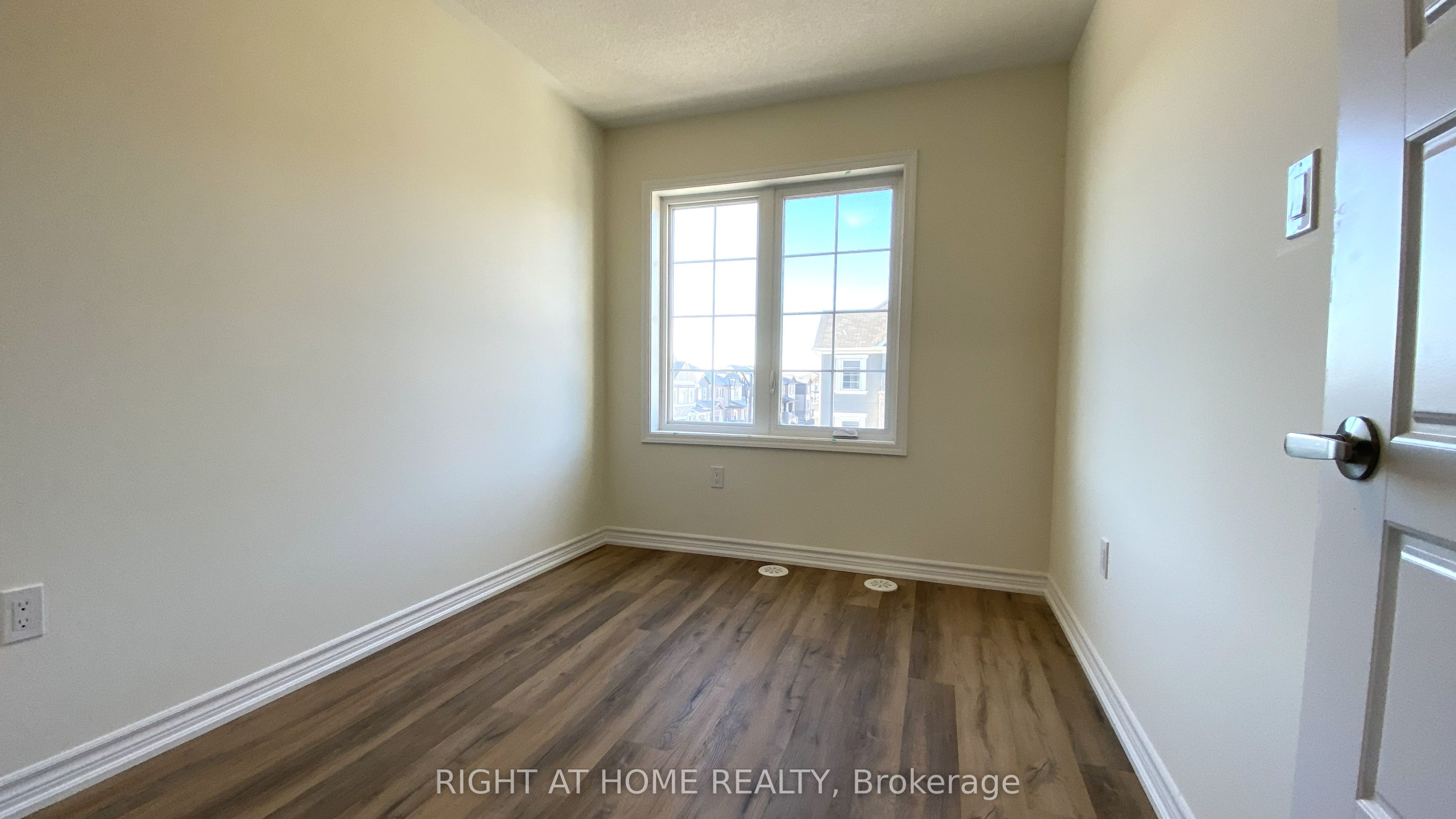 980 Alder Gate Property Photo 12
