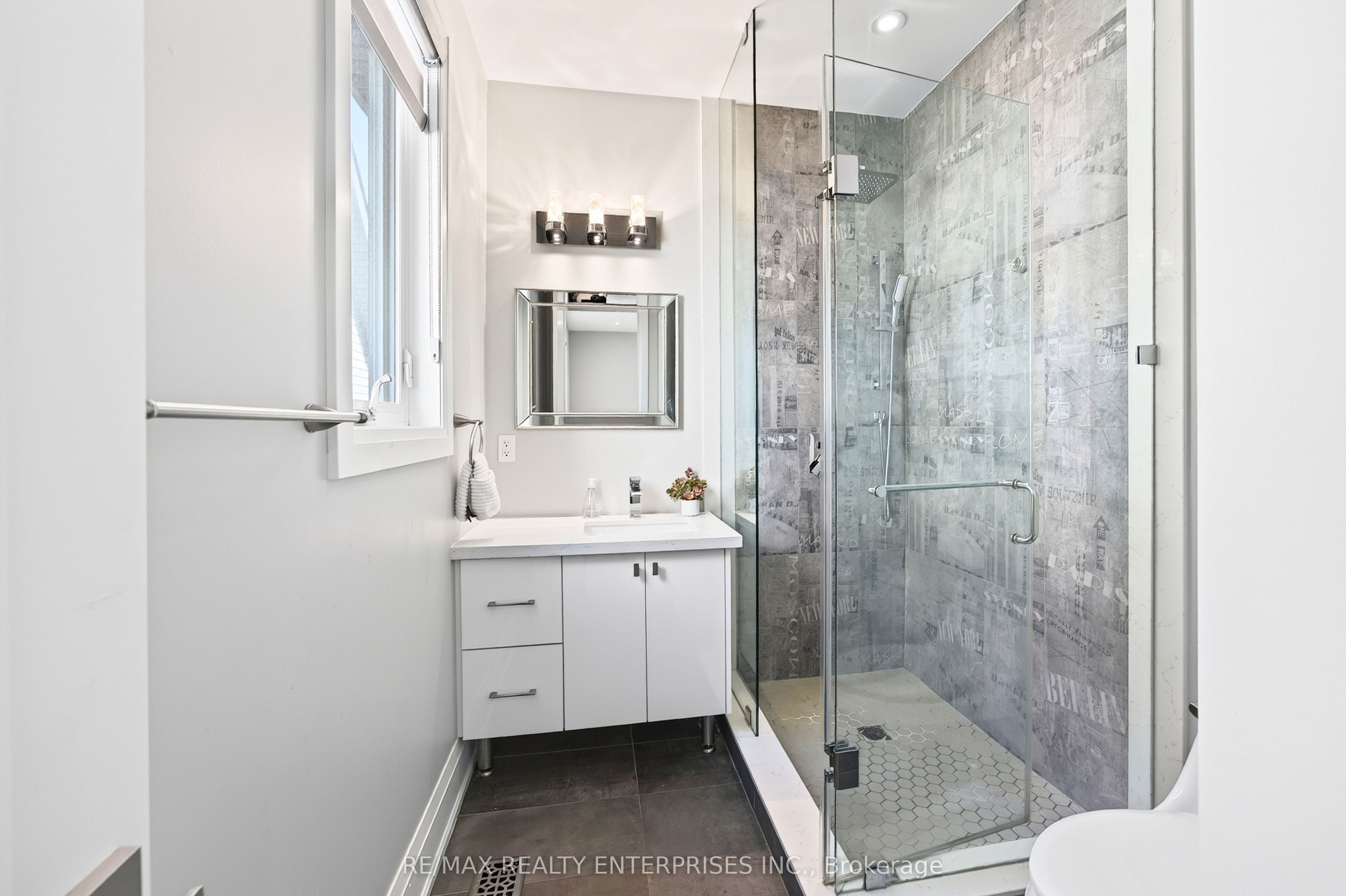 36b Pine Avenue N Property Photo 24